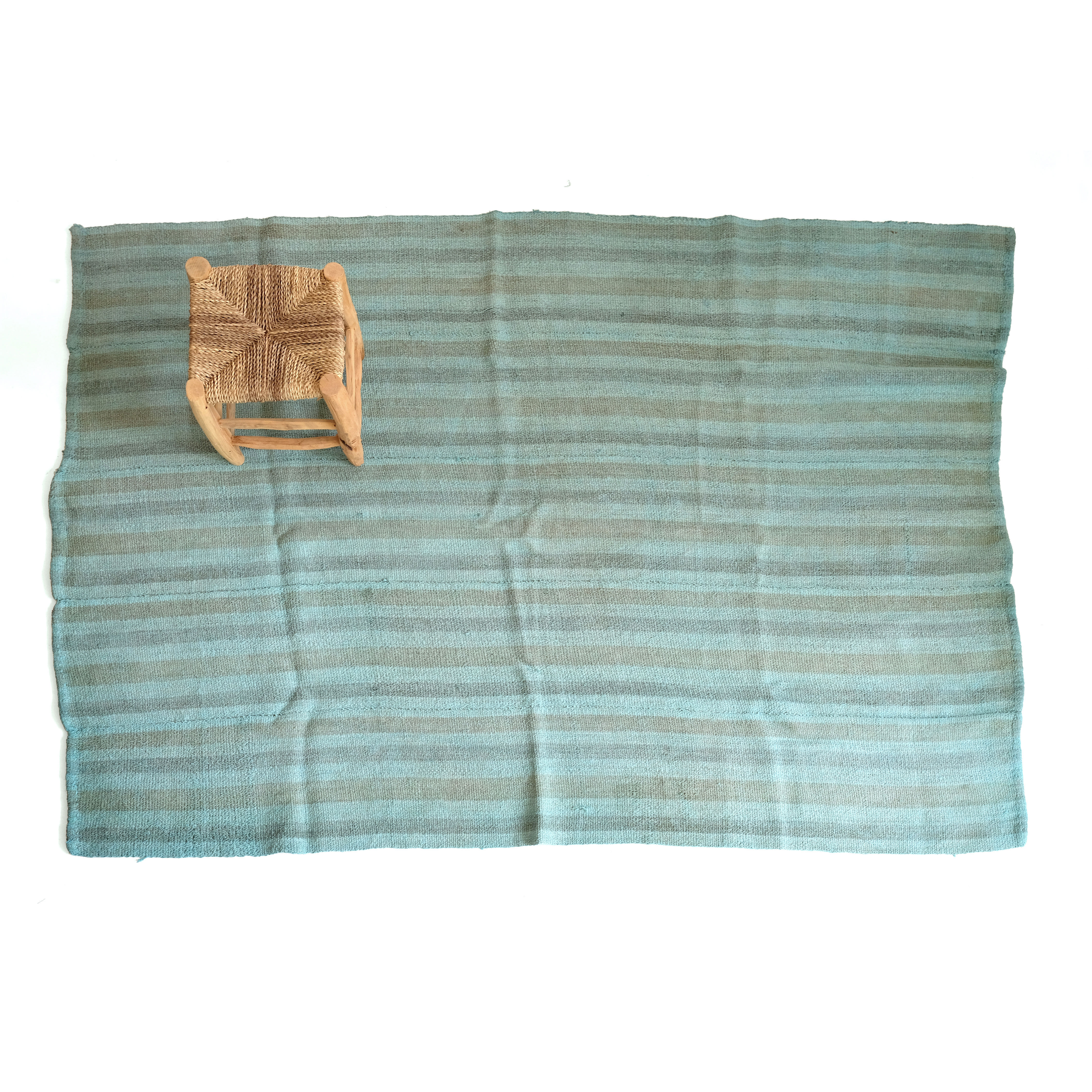 Blue hemp carpet of Turkish origin, 150 x 195 cm.