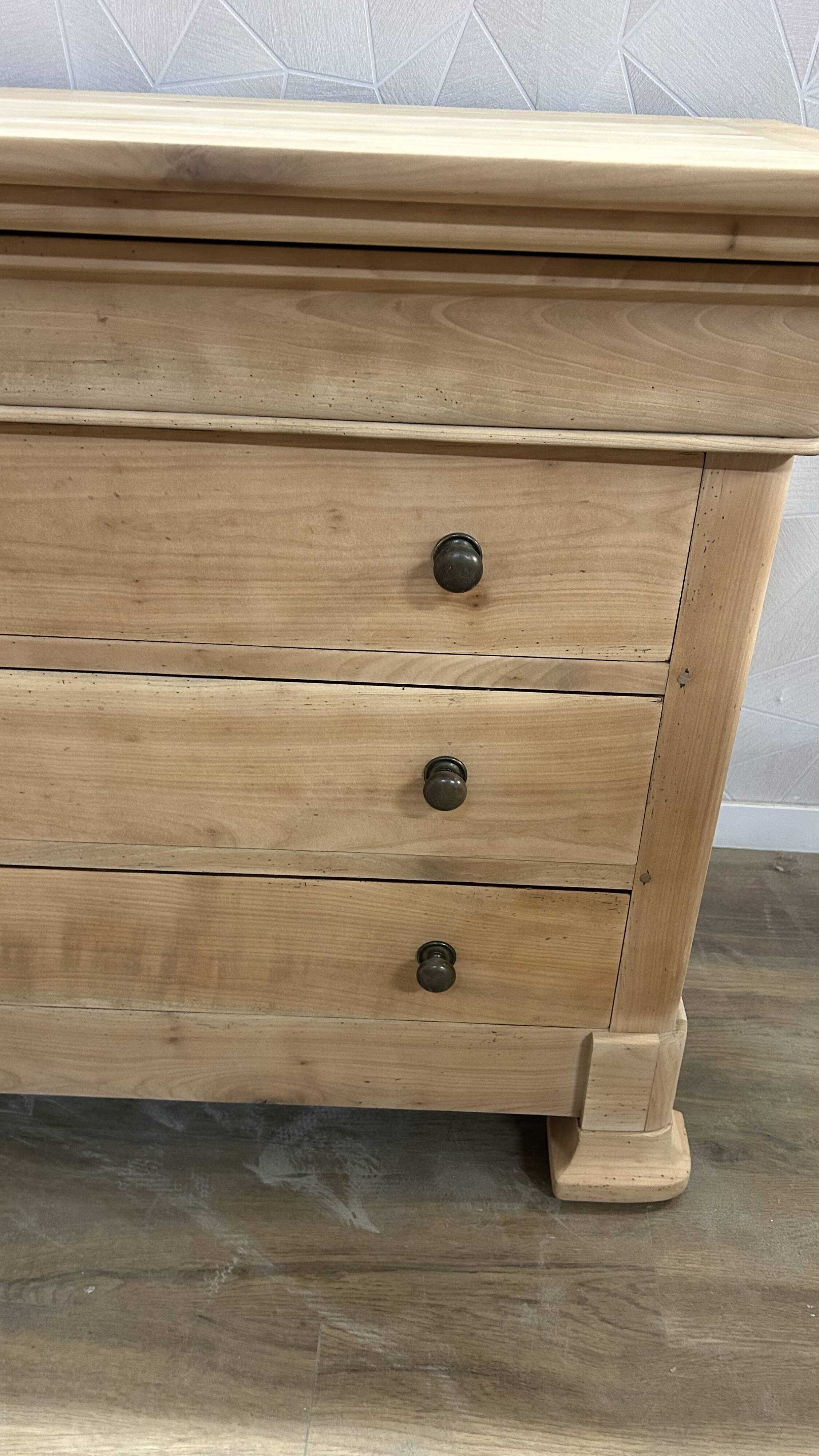 Louis Philipe 4-drawer chest of drawers, airbrushed