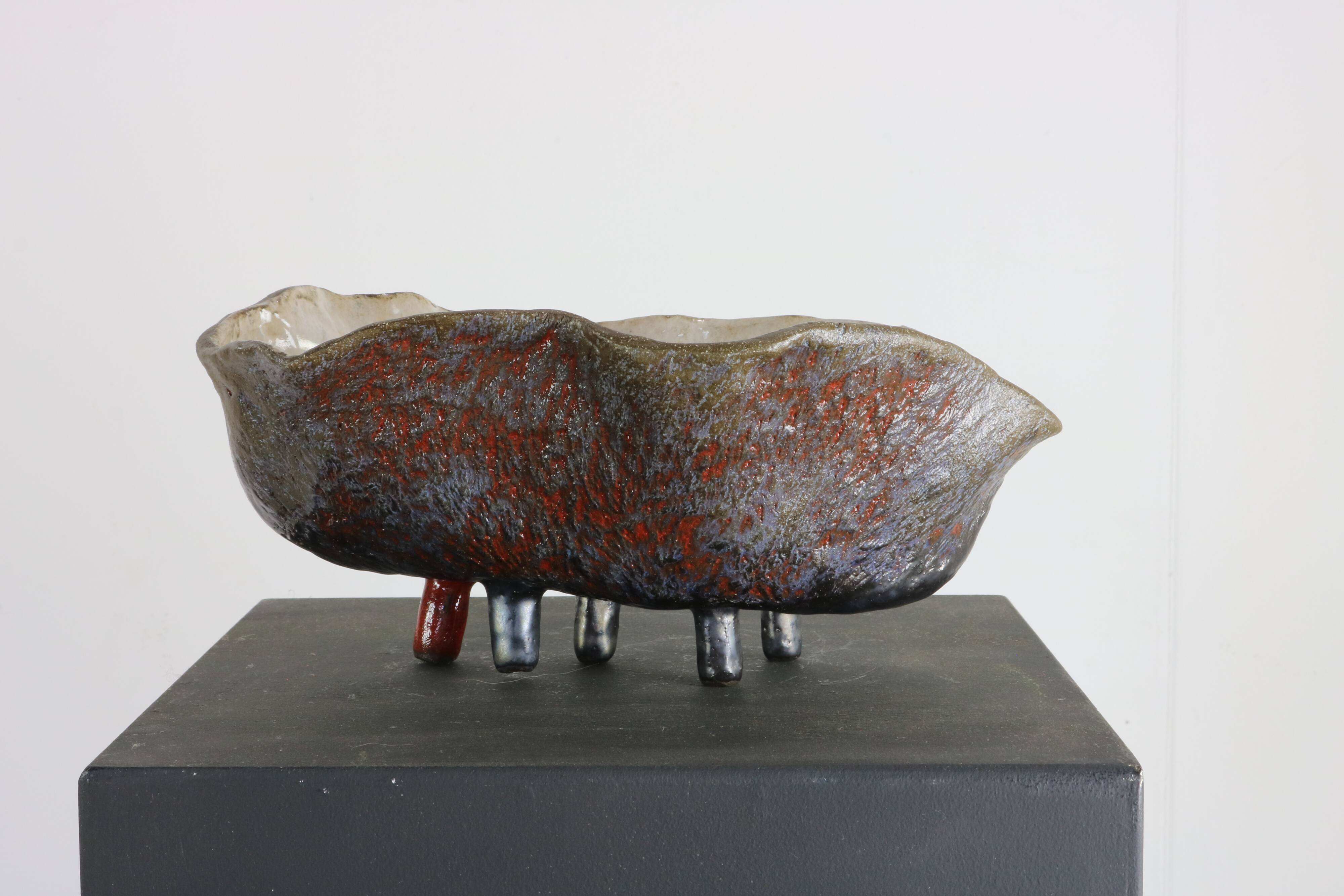 Fat Lava oyster bowl with 5th leg in red