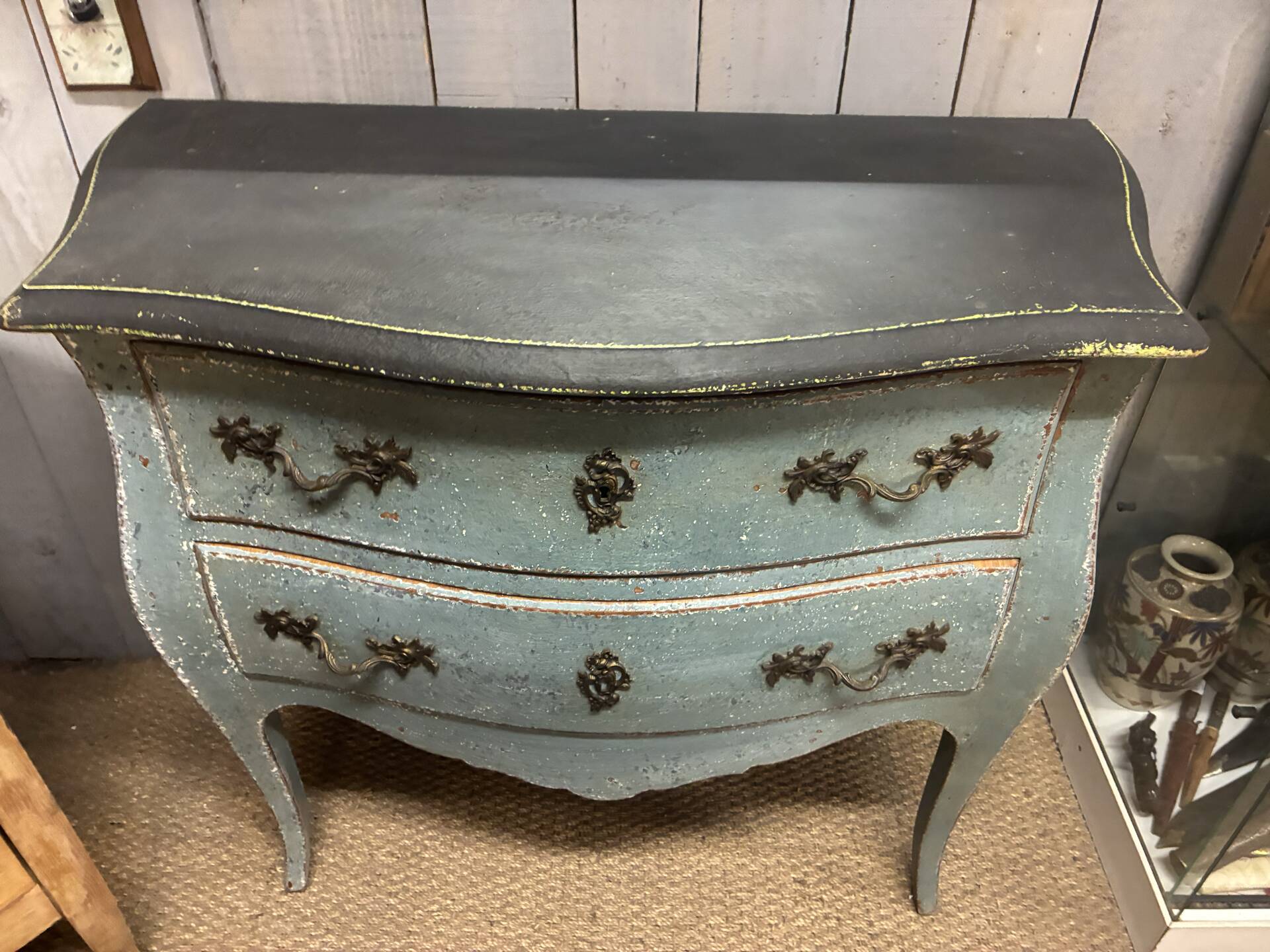 Ancienne commode de style Louis XV