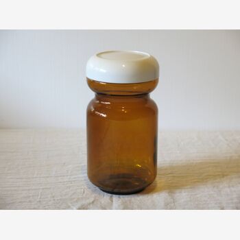 Very pretty yellow amber glass jar with its screw lid in very good condition