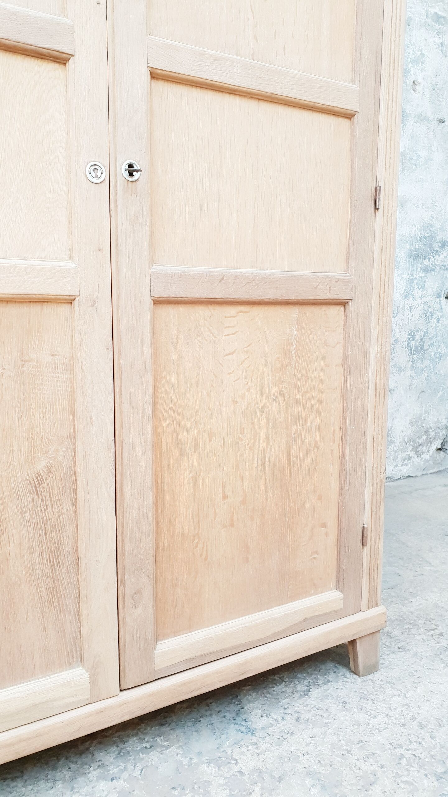 Armoire vintage