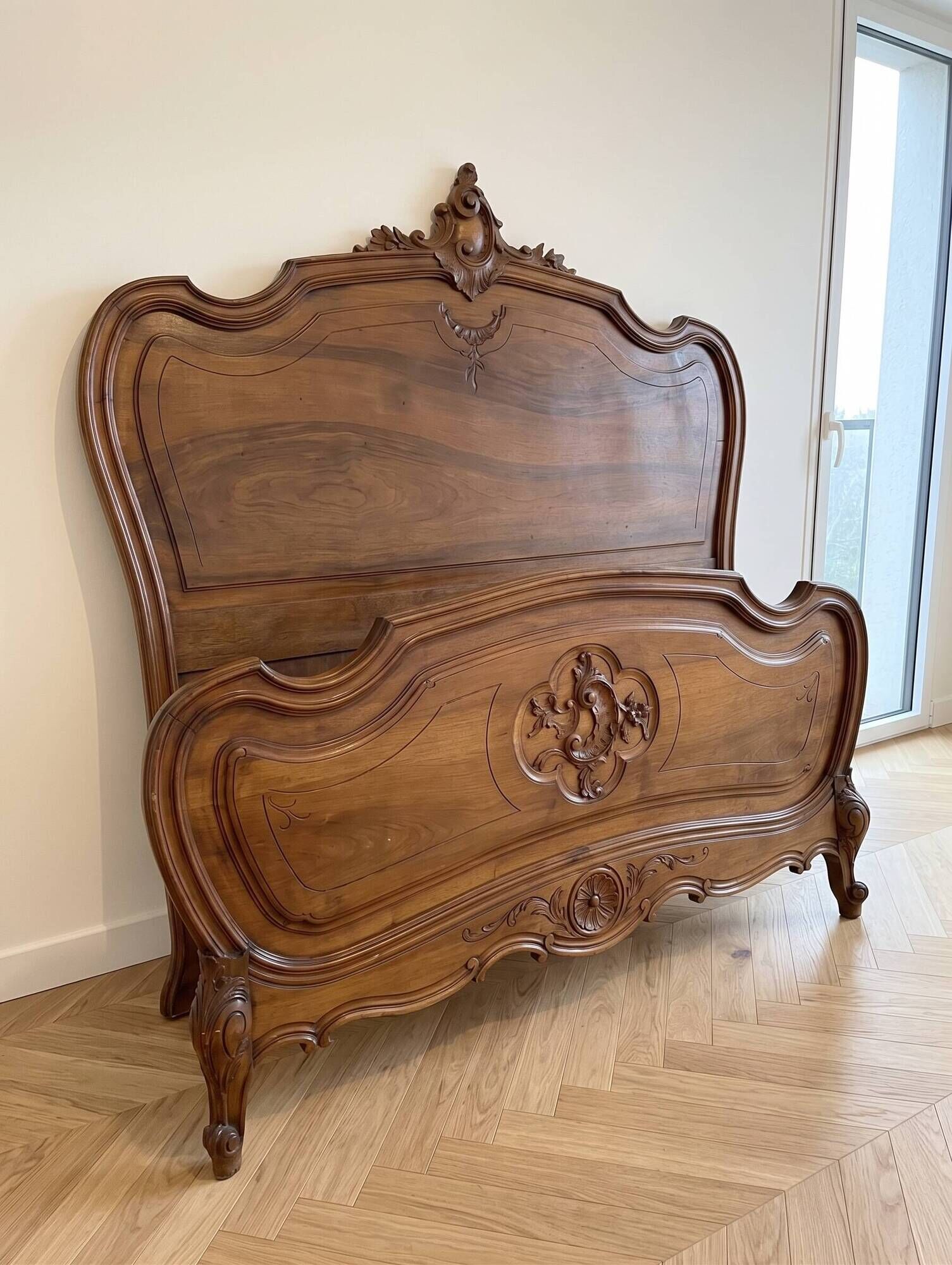 Double bed in carved wood, Louis XV style.