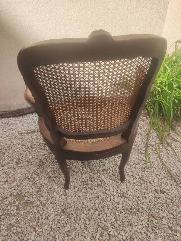 Fauteuil en noyer du XVIII siècle estampillé