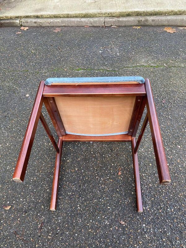 8 chaises scandinaves en teck massif et velours bleu des années 1960