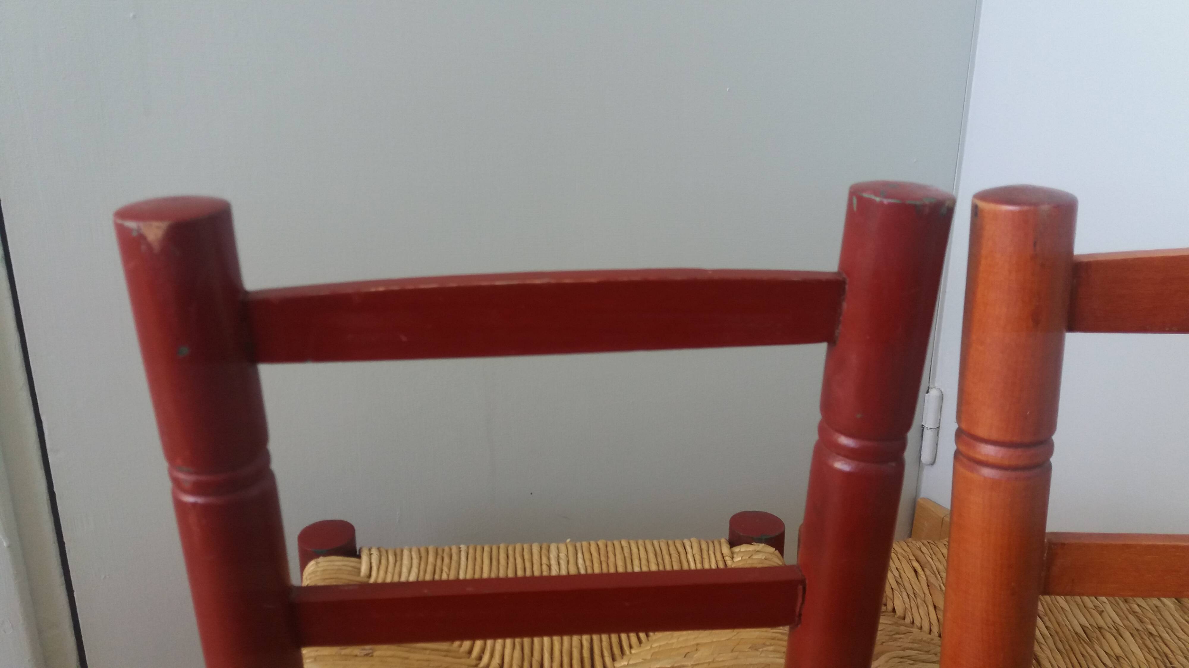 Children's straw chairs made of wood and straw.