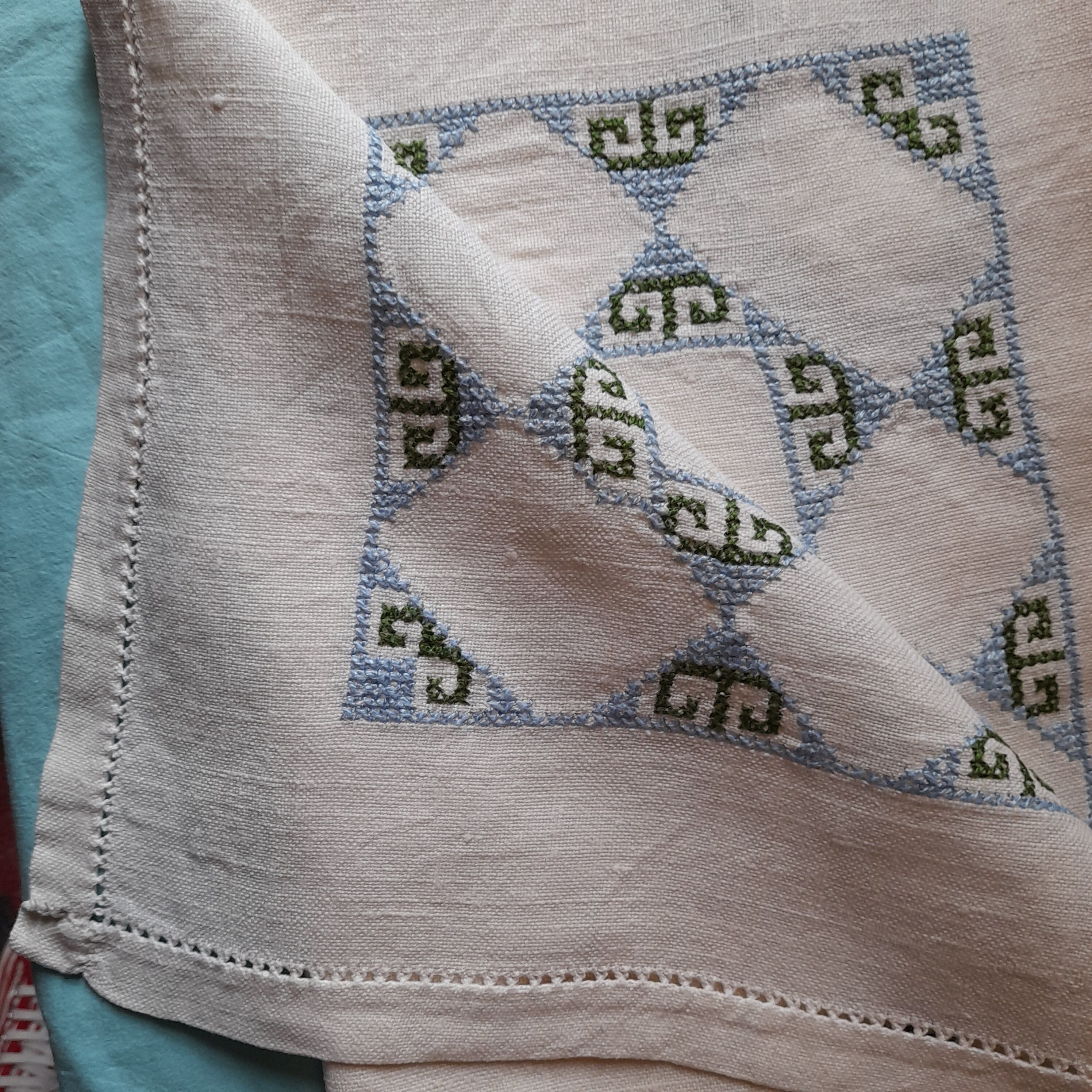 Tablecloth and embroidered linen towels