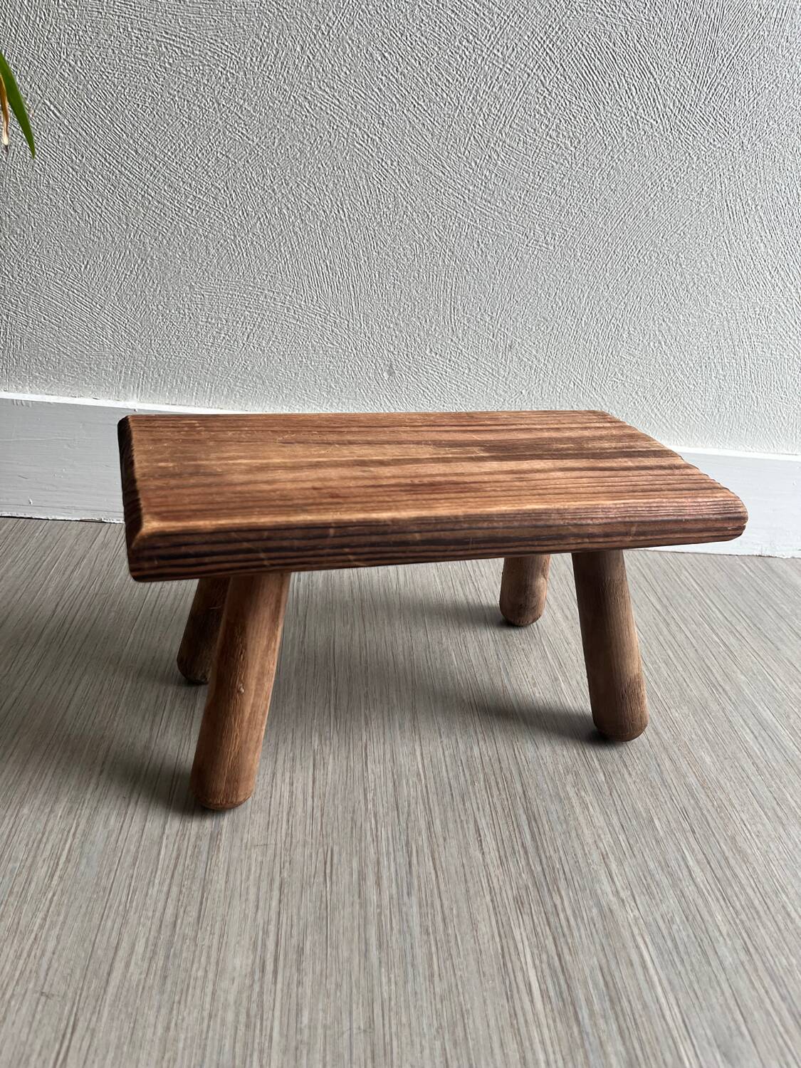 Small wooden bench / stool / step stool