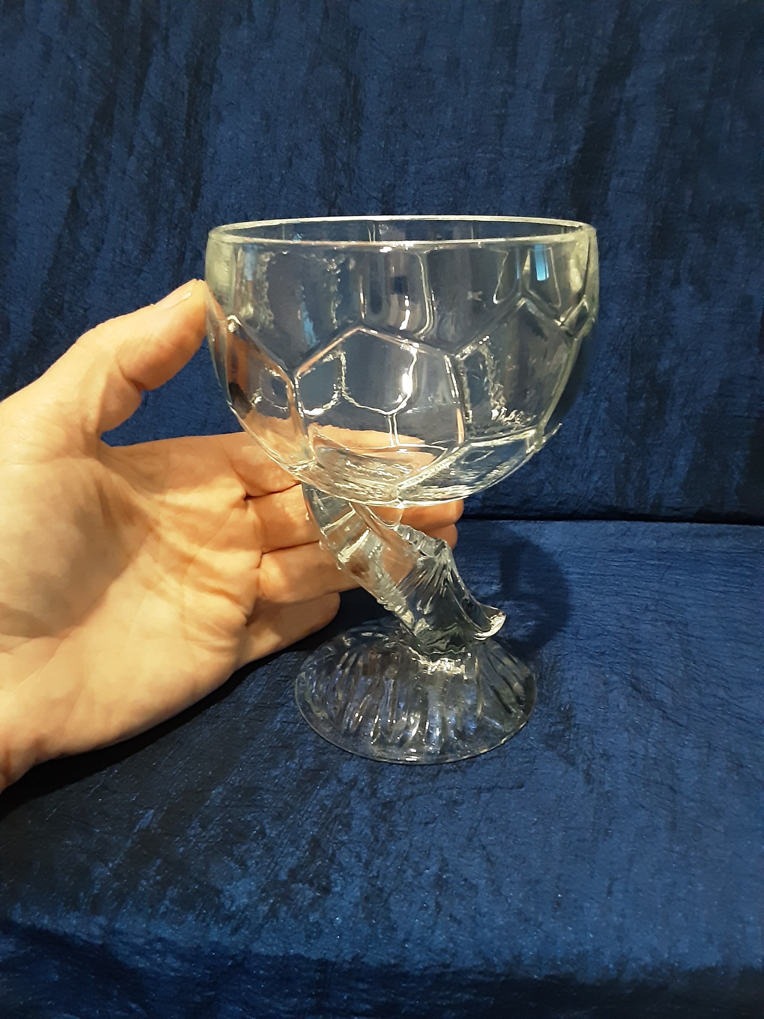 Pot with opaline lid