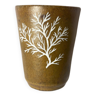Stoneware cup with coral design