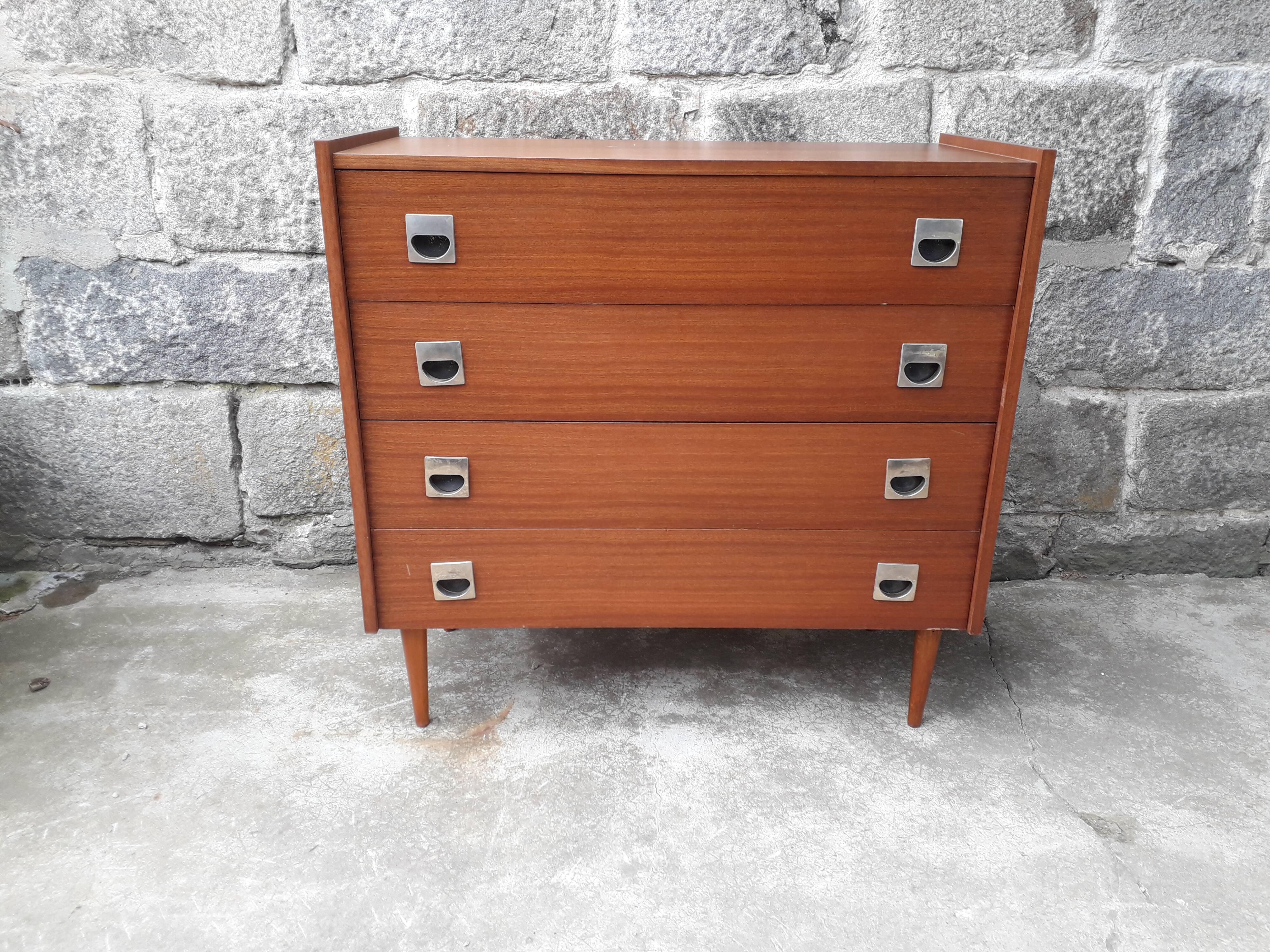 Commode vintage pieds fuseaux