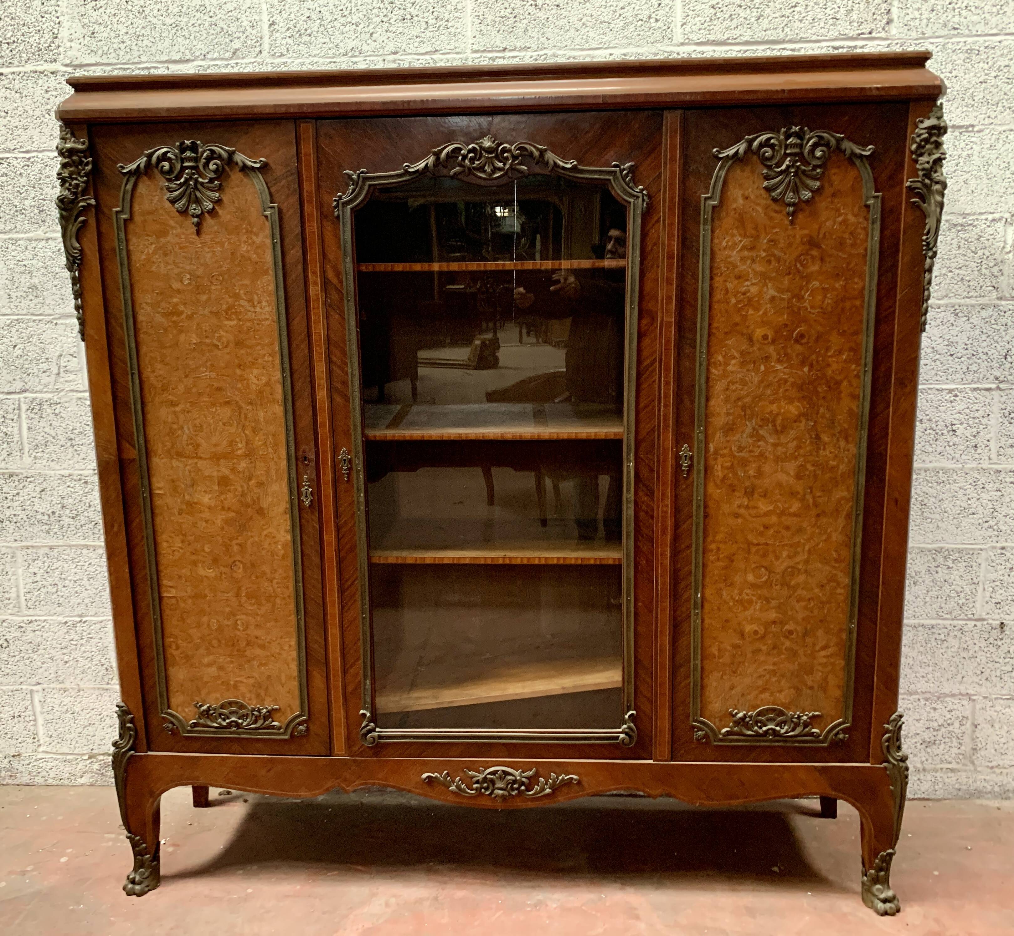 Louis XV style bookcase in mahogany and burr walnut, 20th century