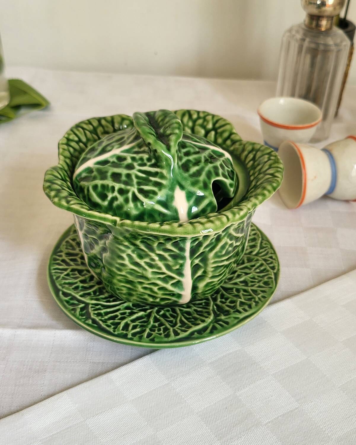 Mustard pot in cabbage slip