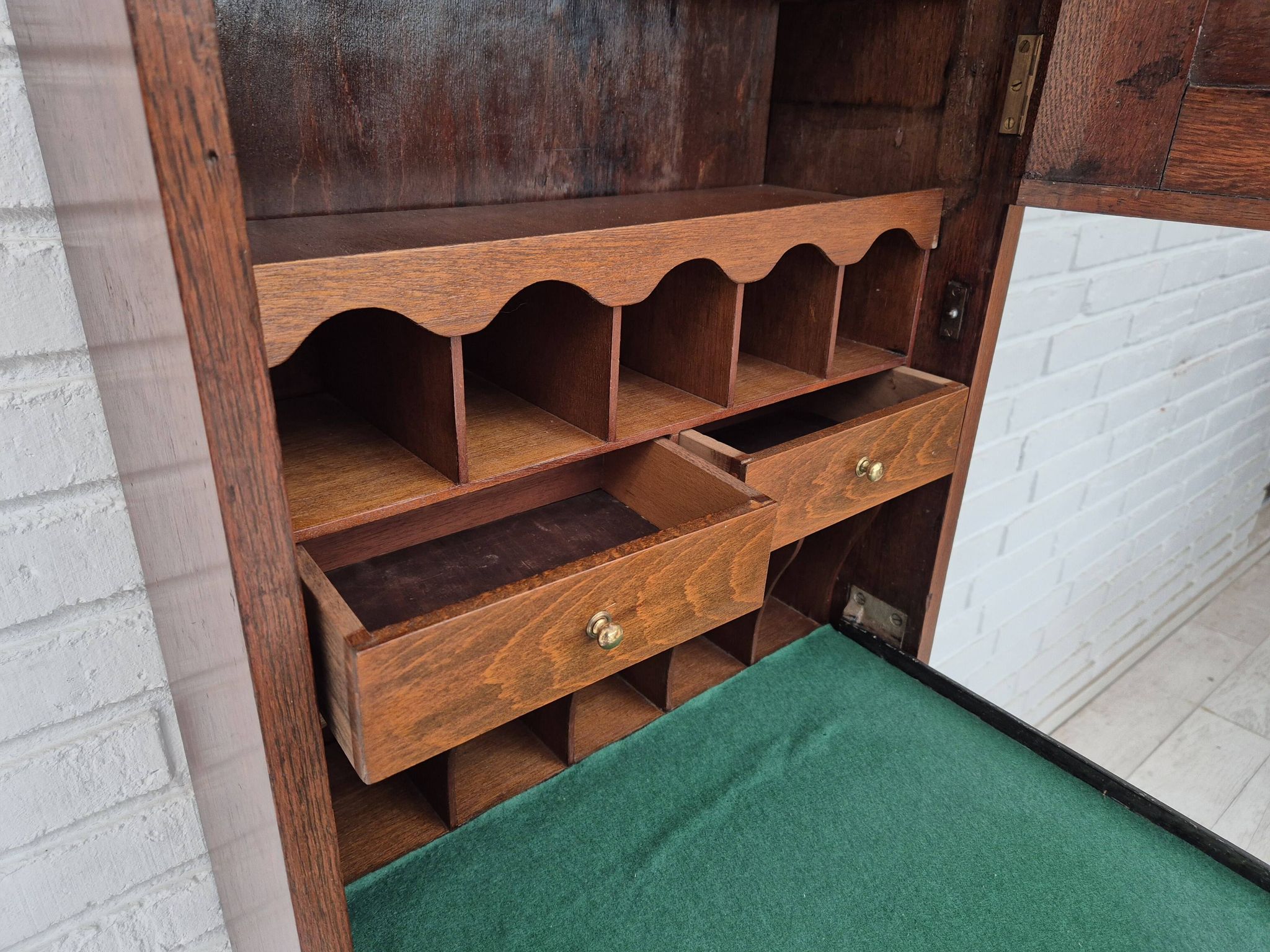 Armoire murale, bon état d'origine, bois de chêne, années 50, design scandinave