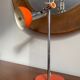 Lampe de bureau en métal laqué orange et chrome
