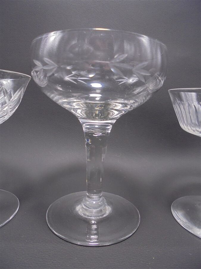 Service dépareillé de 6 coupes à champagne