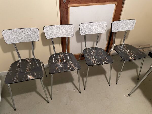 Table et 4 chaises en Formica