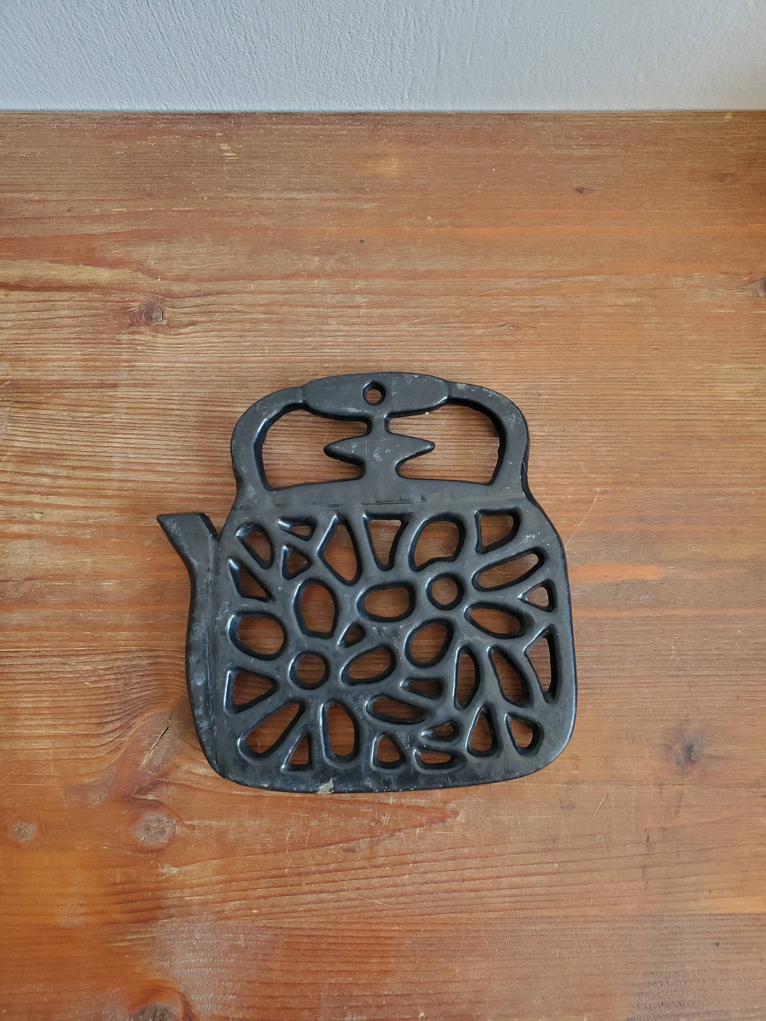 Enamelled cast iron trifle in the shape of a kettle, teapot
