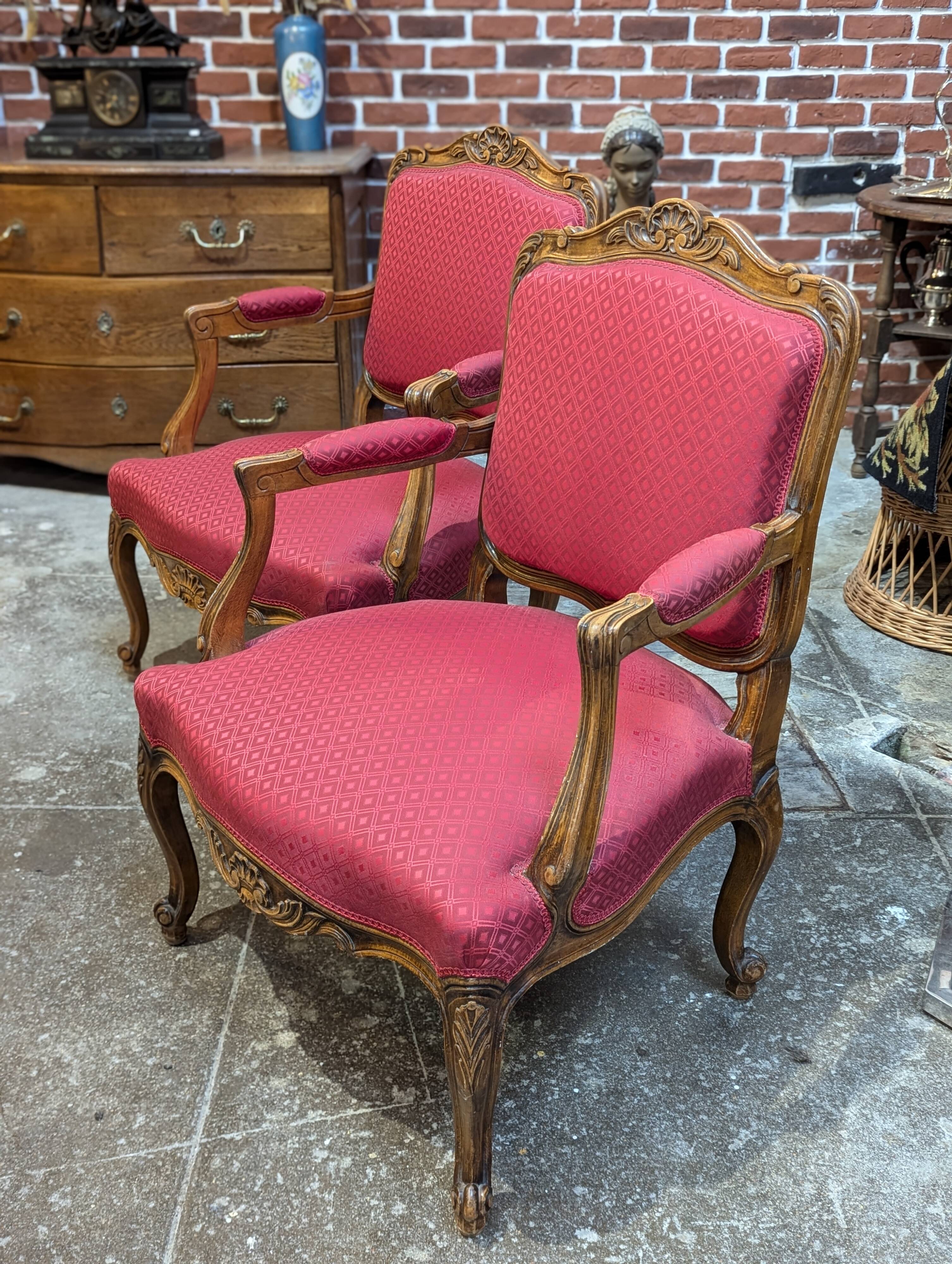 Paire de fauteuils louis XV
