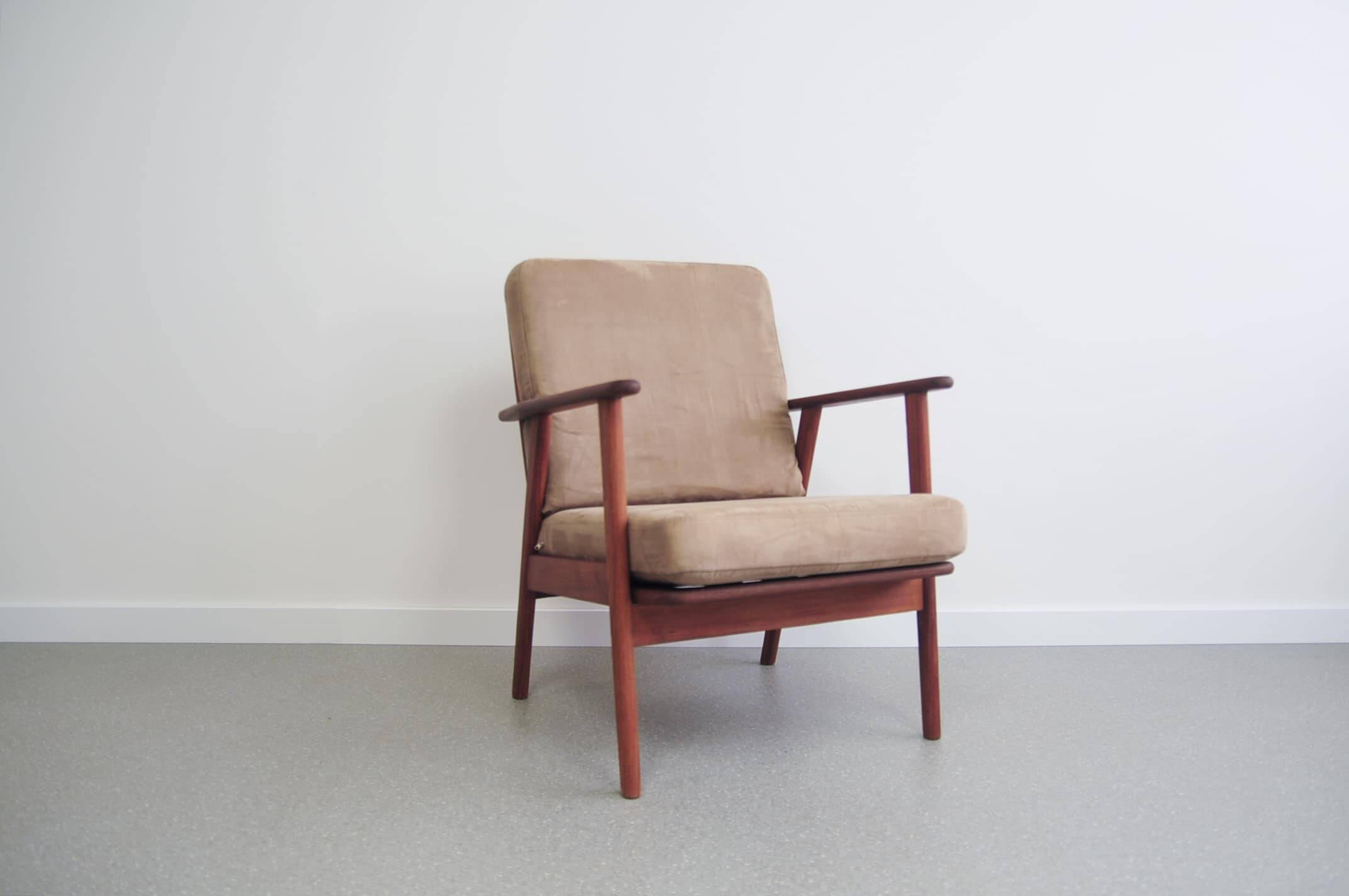 Fauteuil danois en teck et tissu beige
