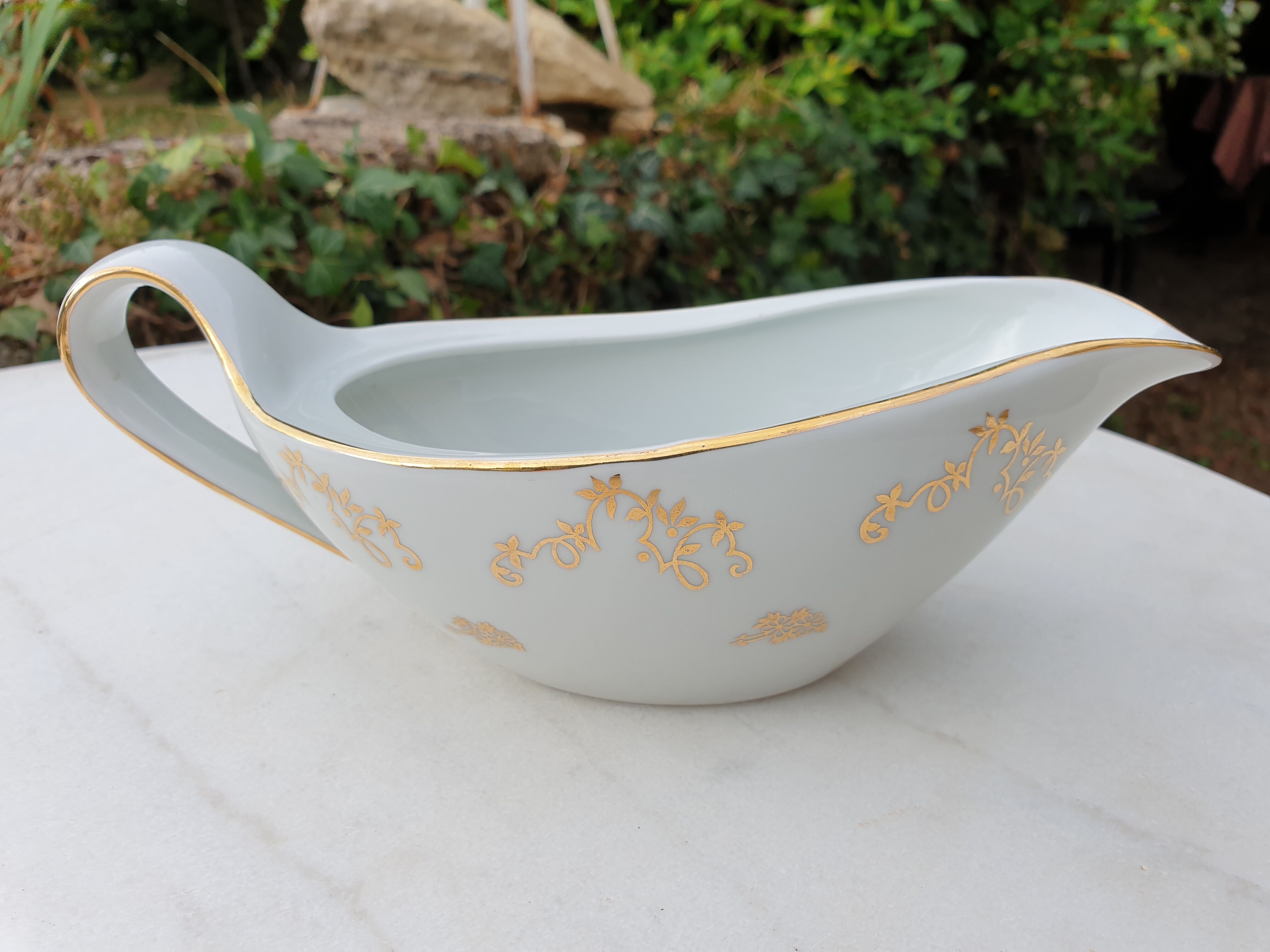 Serving dishes and soup bowl in luxury porcelain of the compagnie nationale