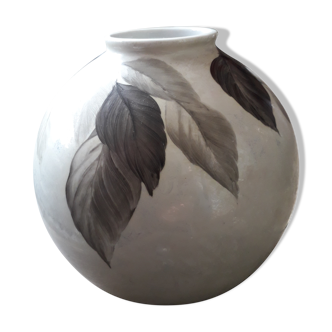 Vase vintage en céramique et avec un décor végétal