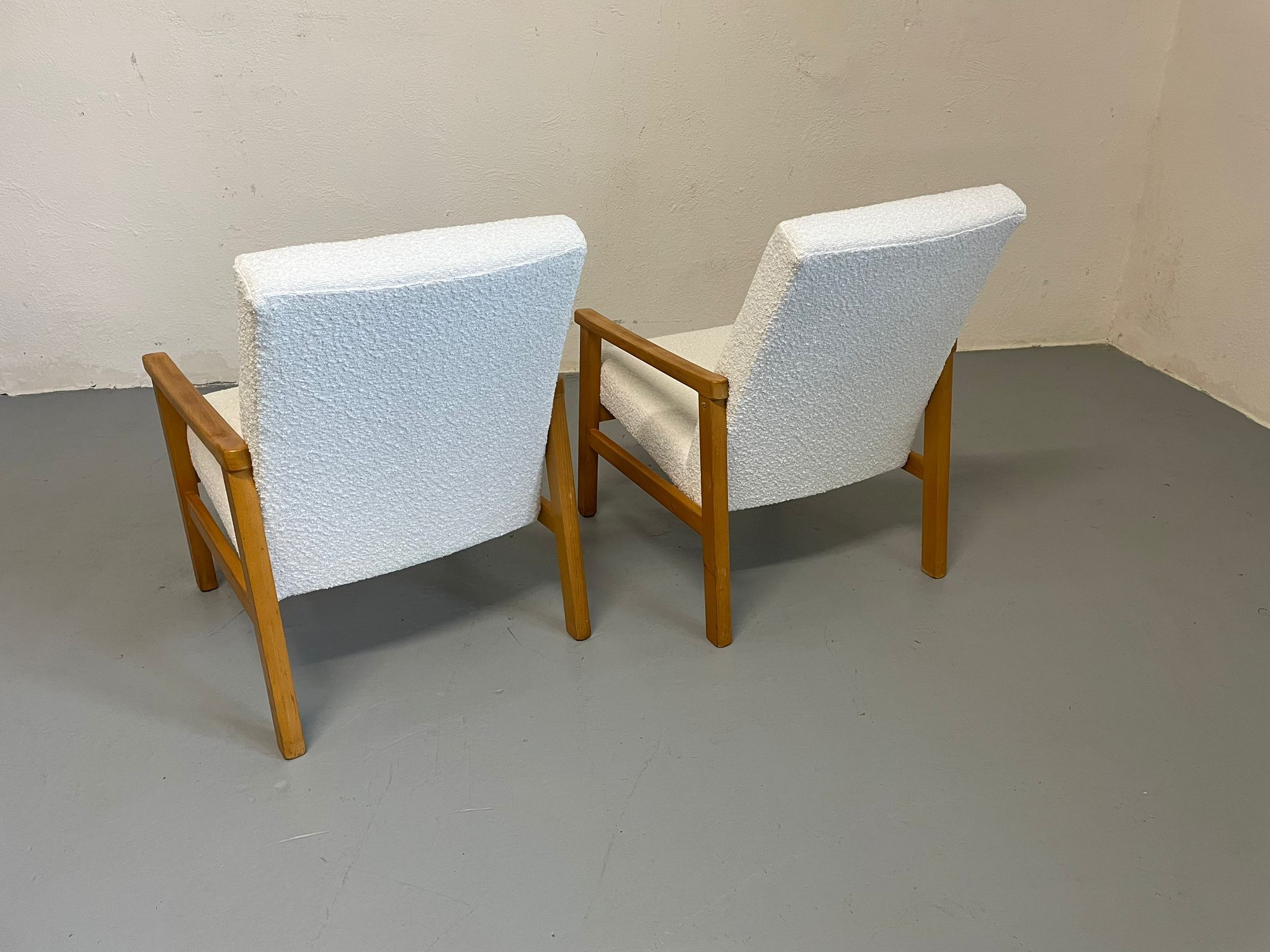 Set of two lounge chairs