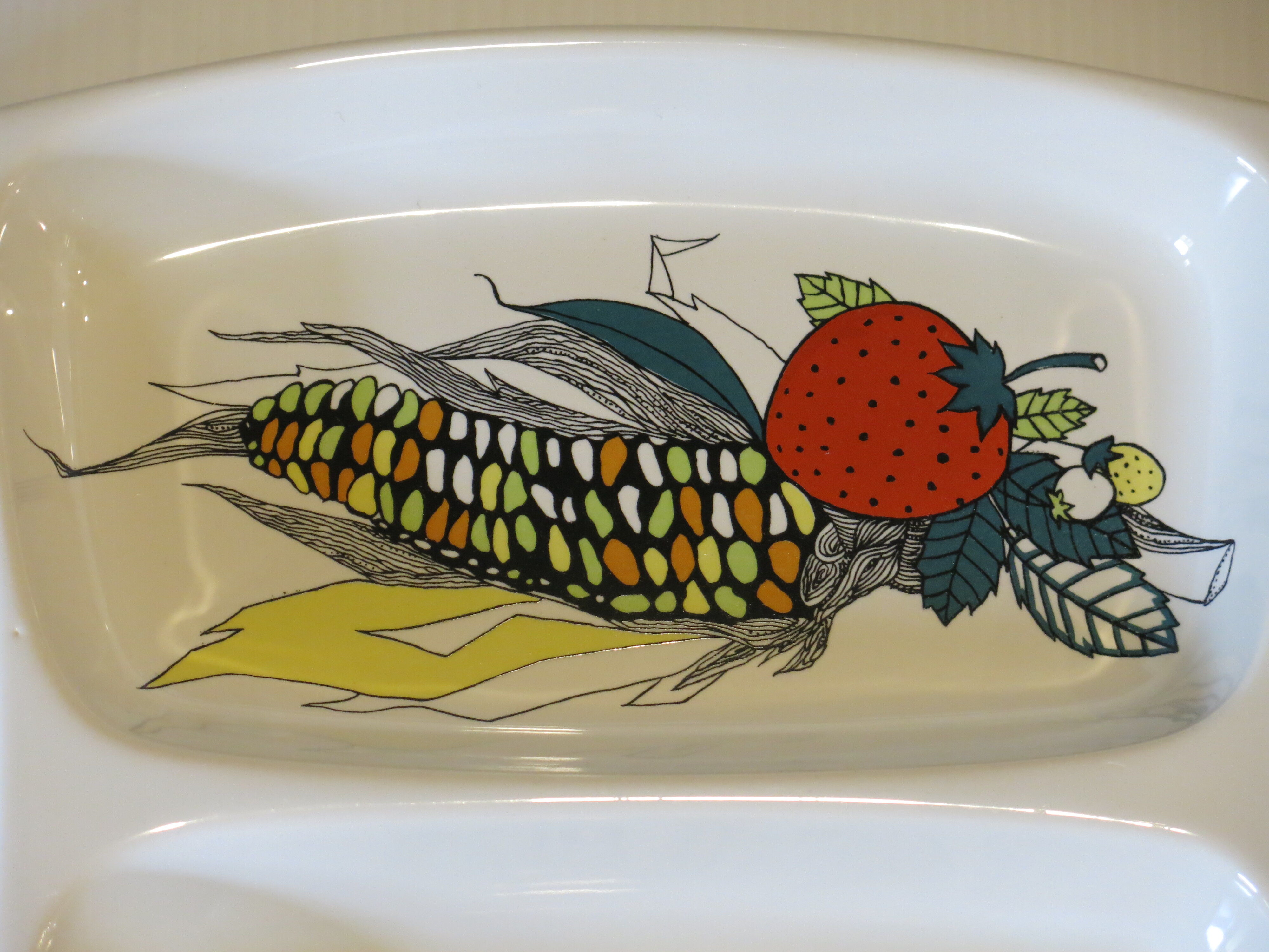 Serving dish with compartments