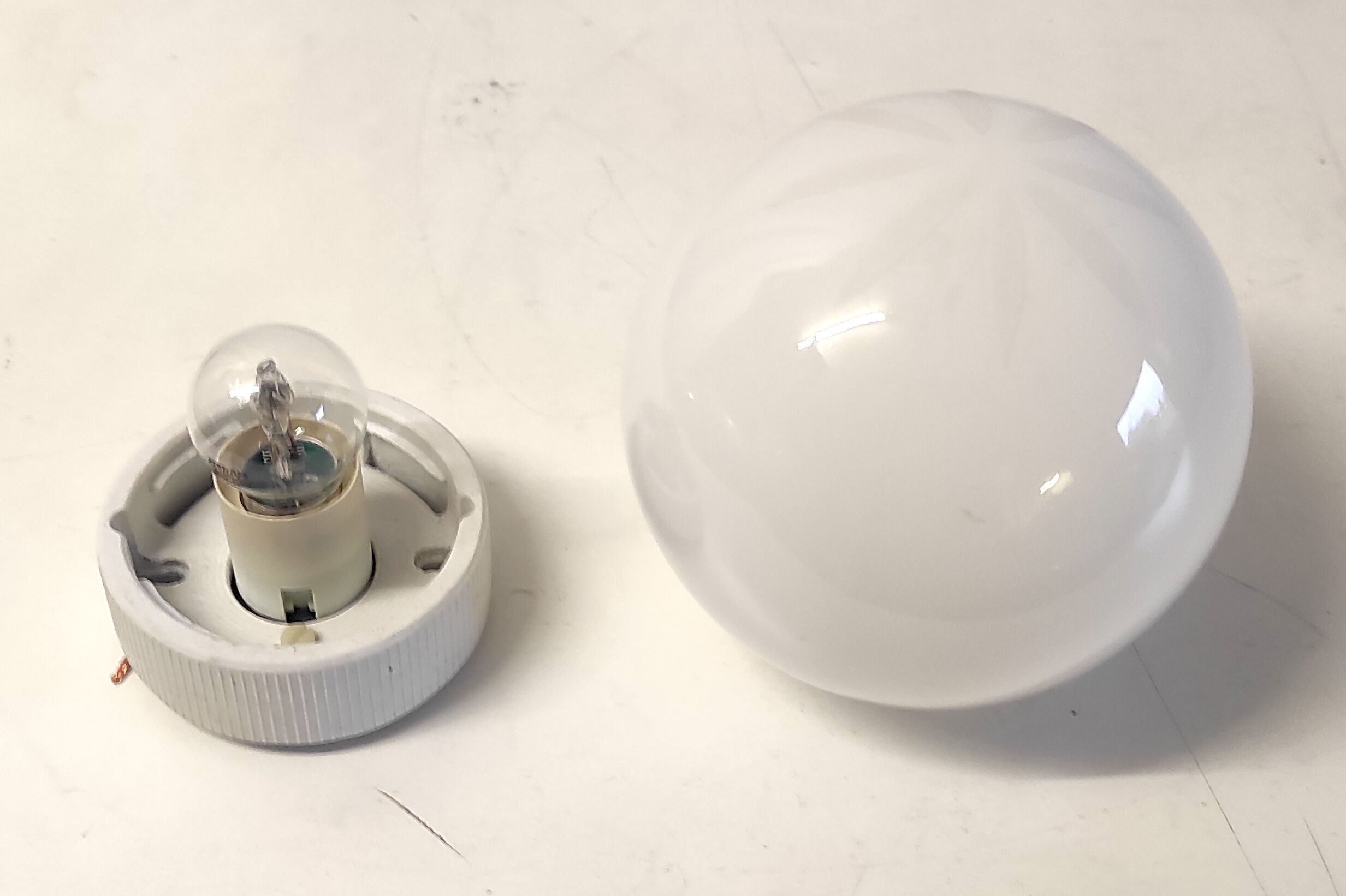 Ceiling lamp globe in opaline glass – 70s/80s