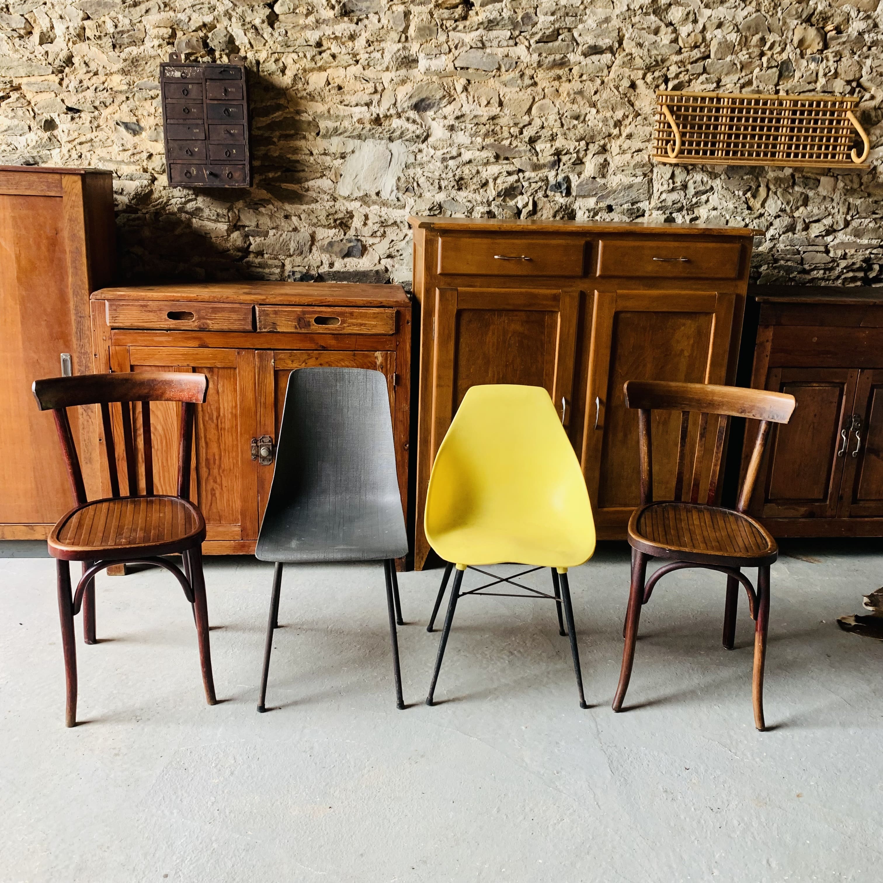 4 chaises dépareillées