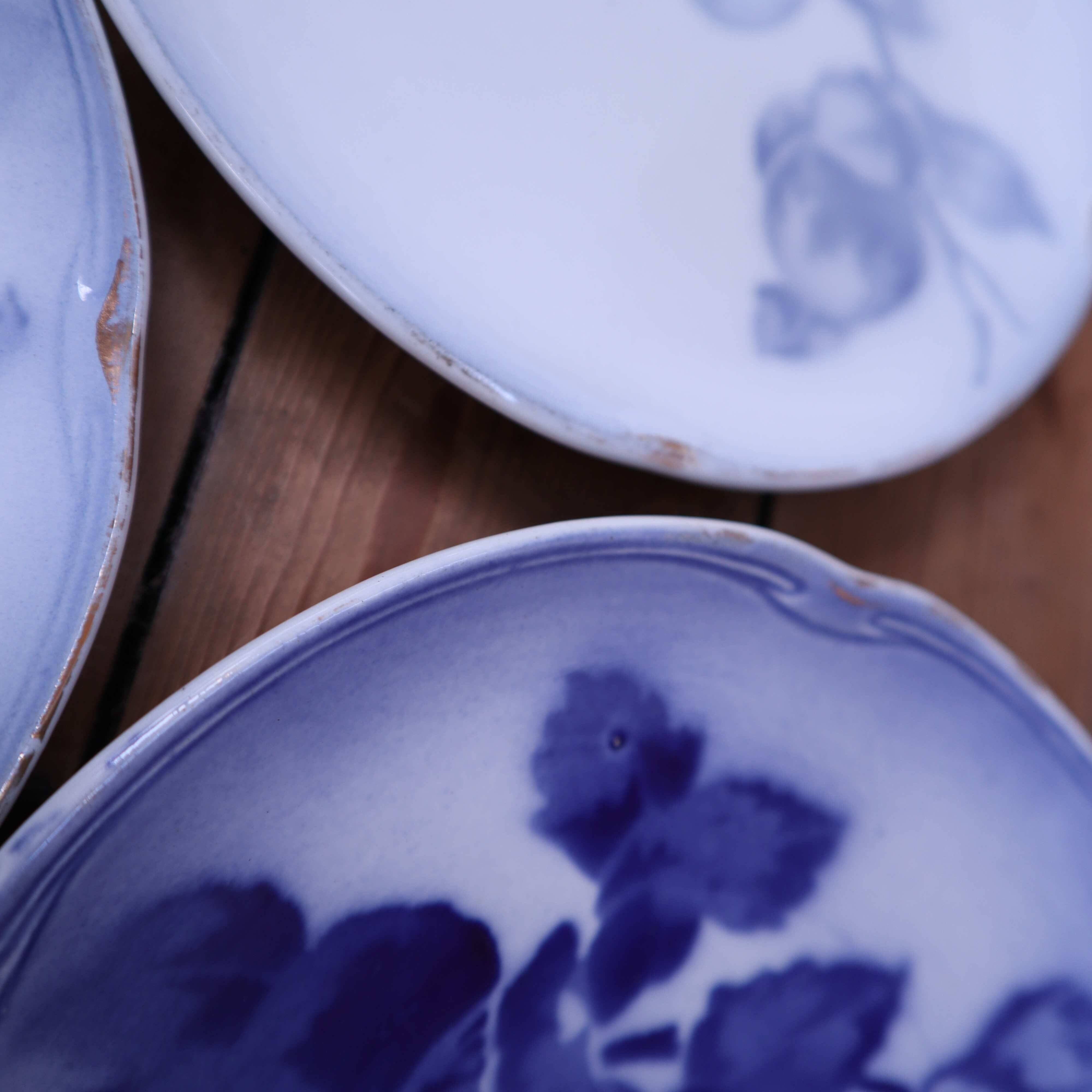 Set of 3 Lunéville K&G Blue flat plates with fruit patterns