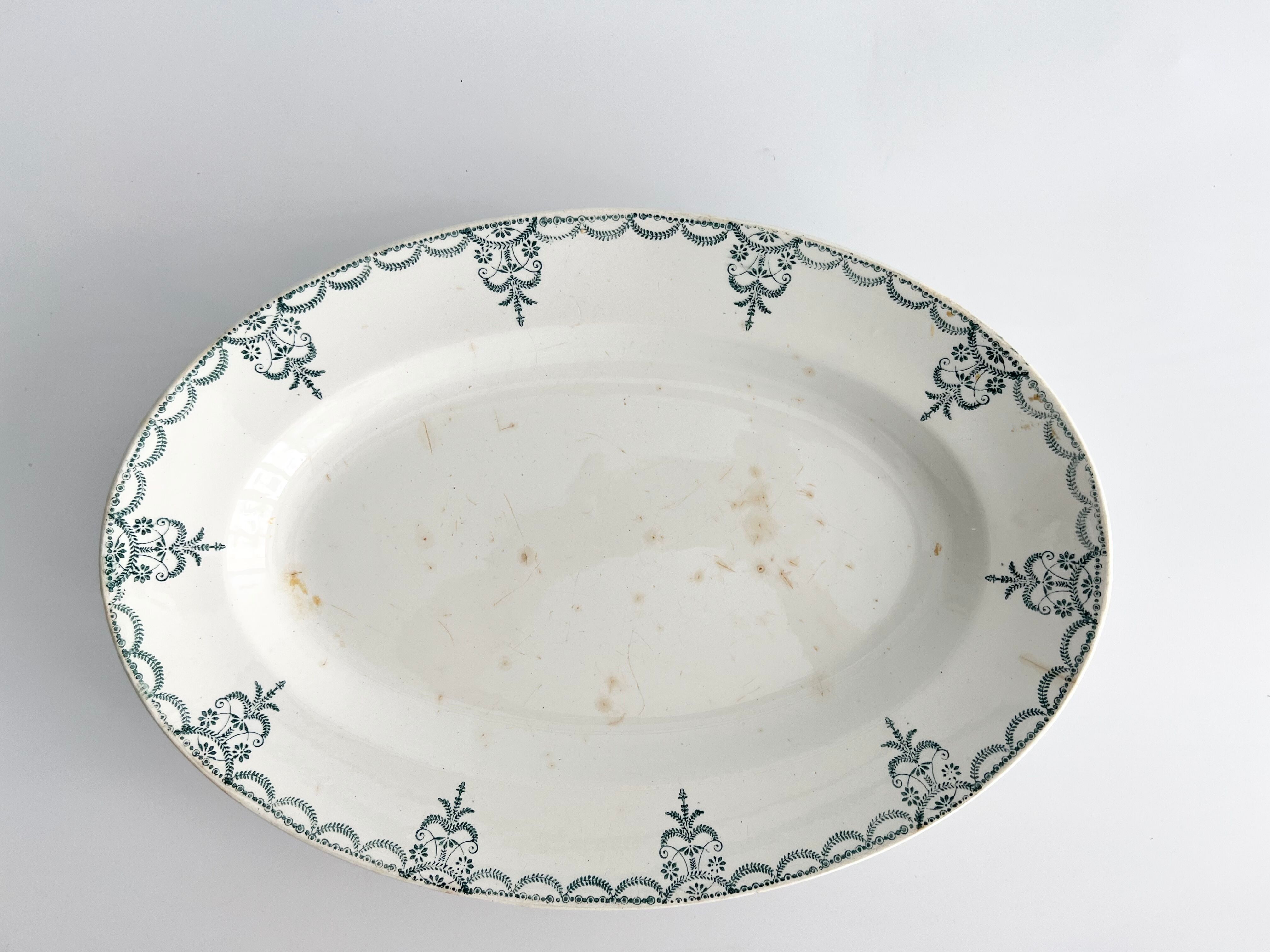 Dish Terre de Fer garland Louis XVI