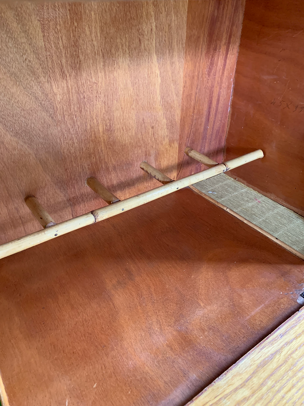 Vintage rattan buffet bar