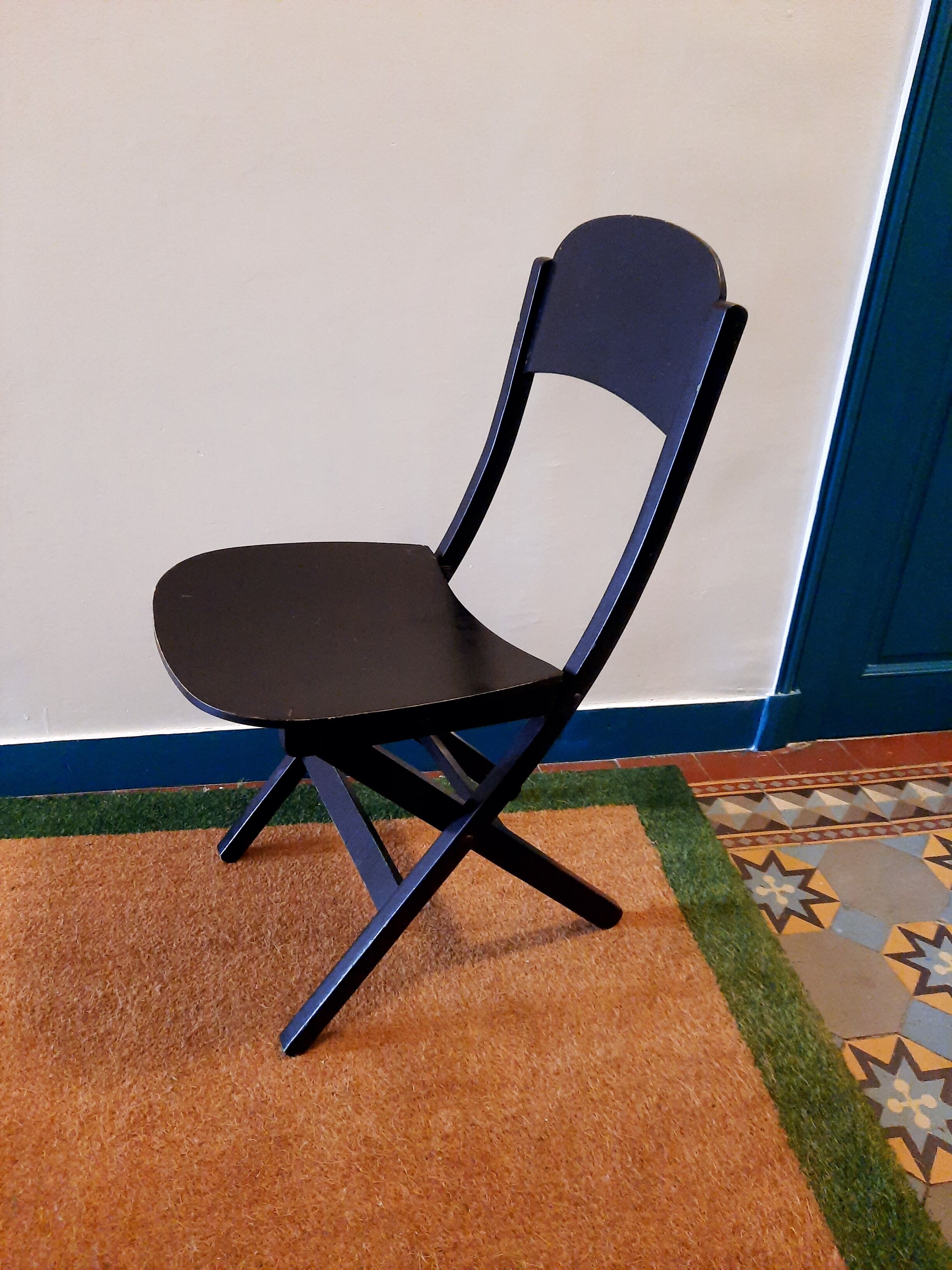 4 folding chairs