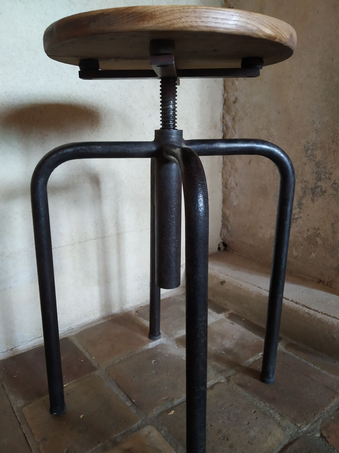 Tabouret d'atelier réglable