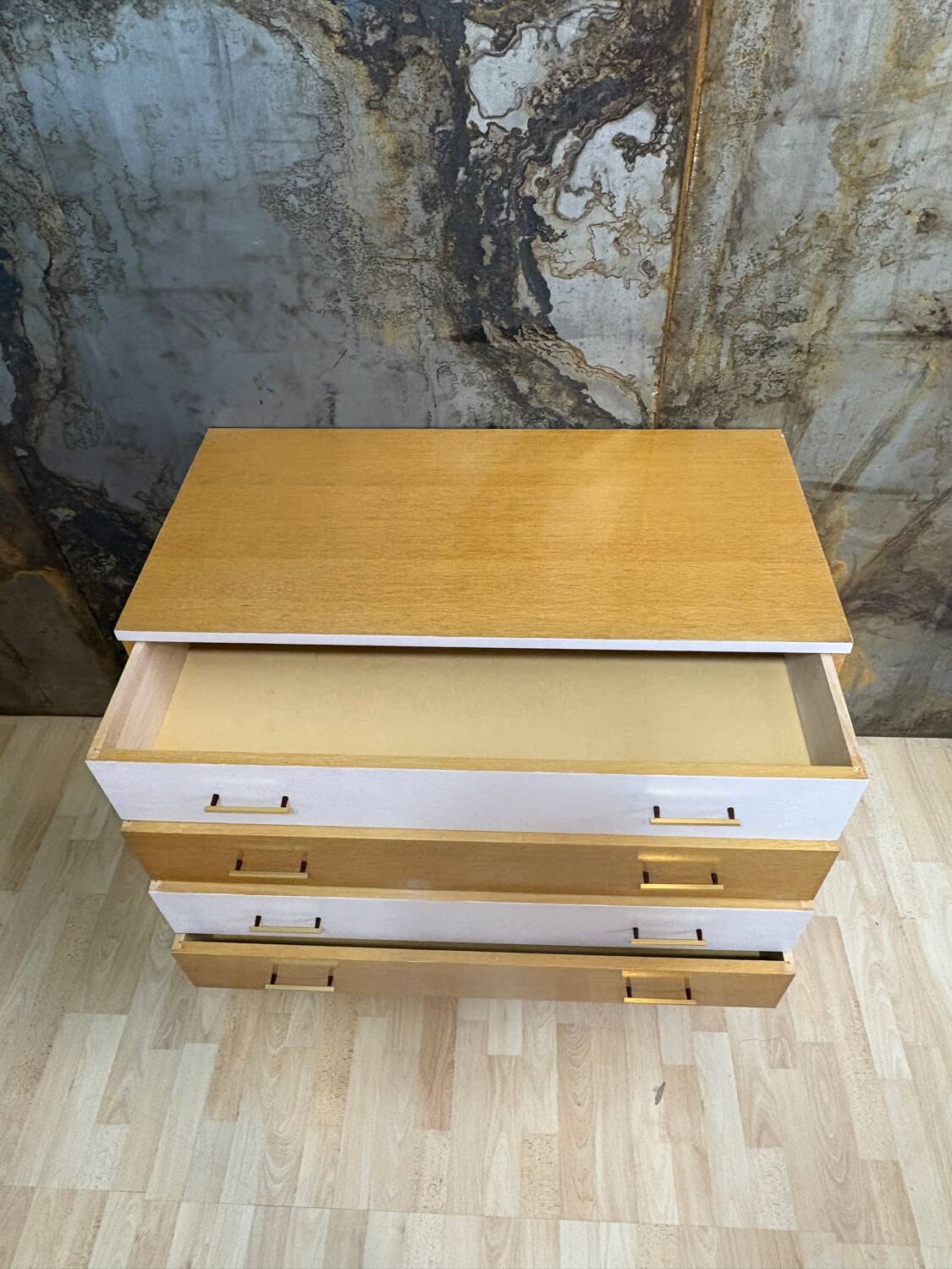 Commode en chêne & rose poudré