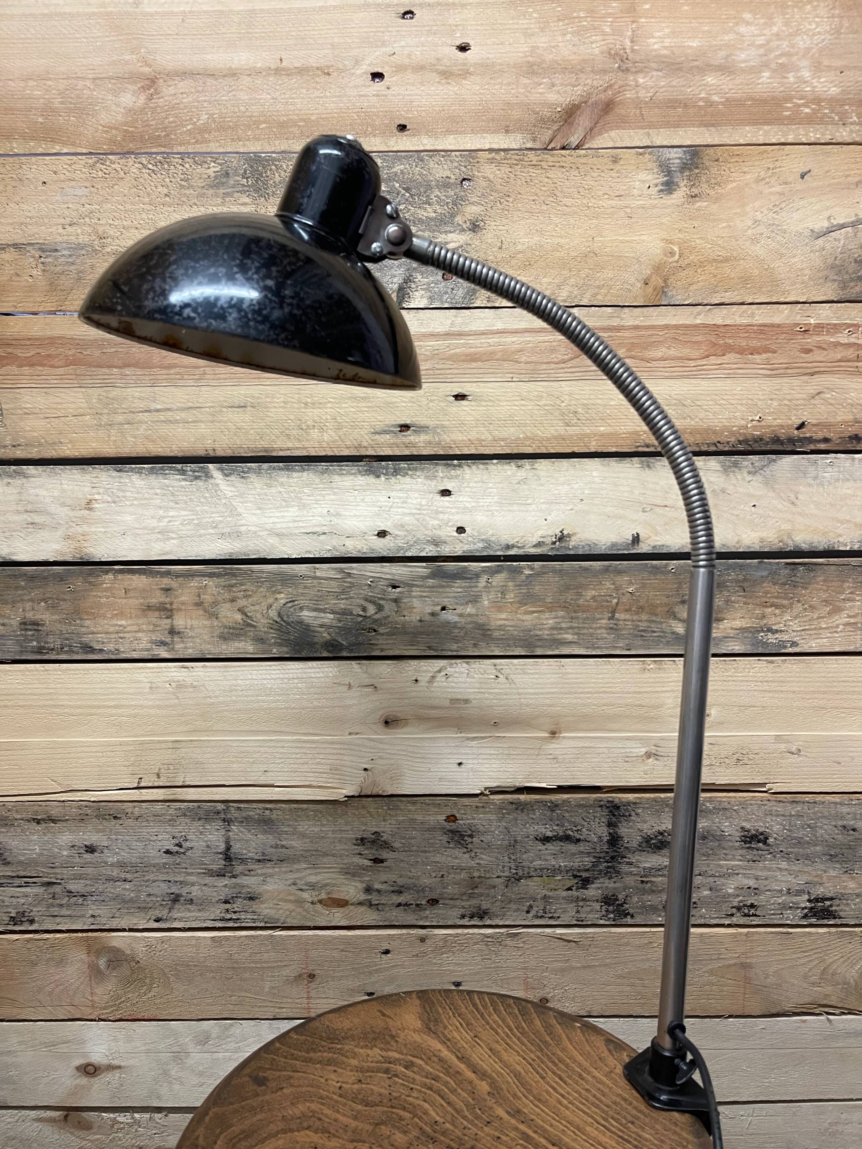 Lampe de table à pince Kaiser Idell Modèle 6740 des années 1940