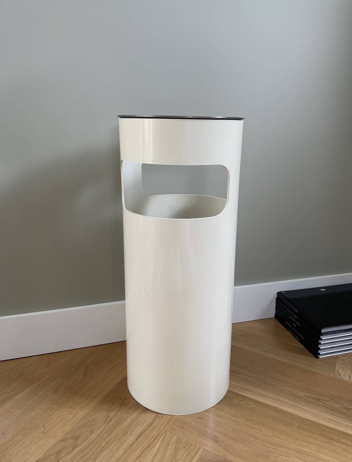 Umbrella stand by designer Gino Colombini for Kartell (model 4610-50)