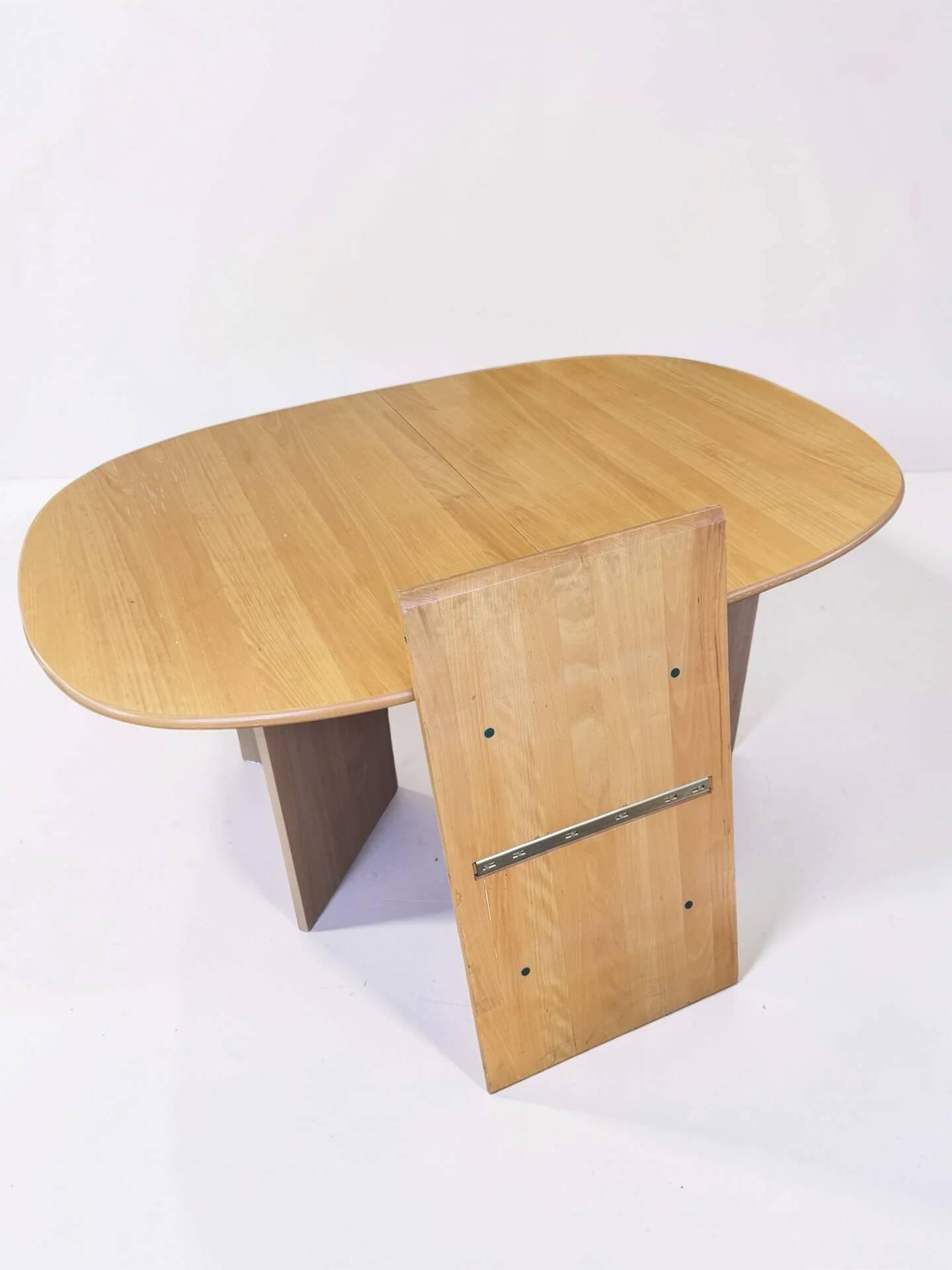 Table à manger danoise extensible en bois massif clair avec pieds en V