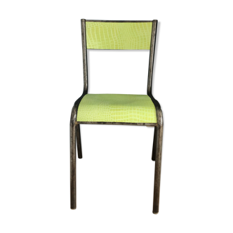 Chaise ecolier recouverte de cuir vert