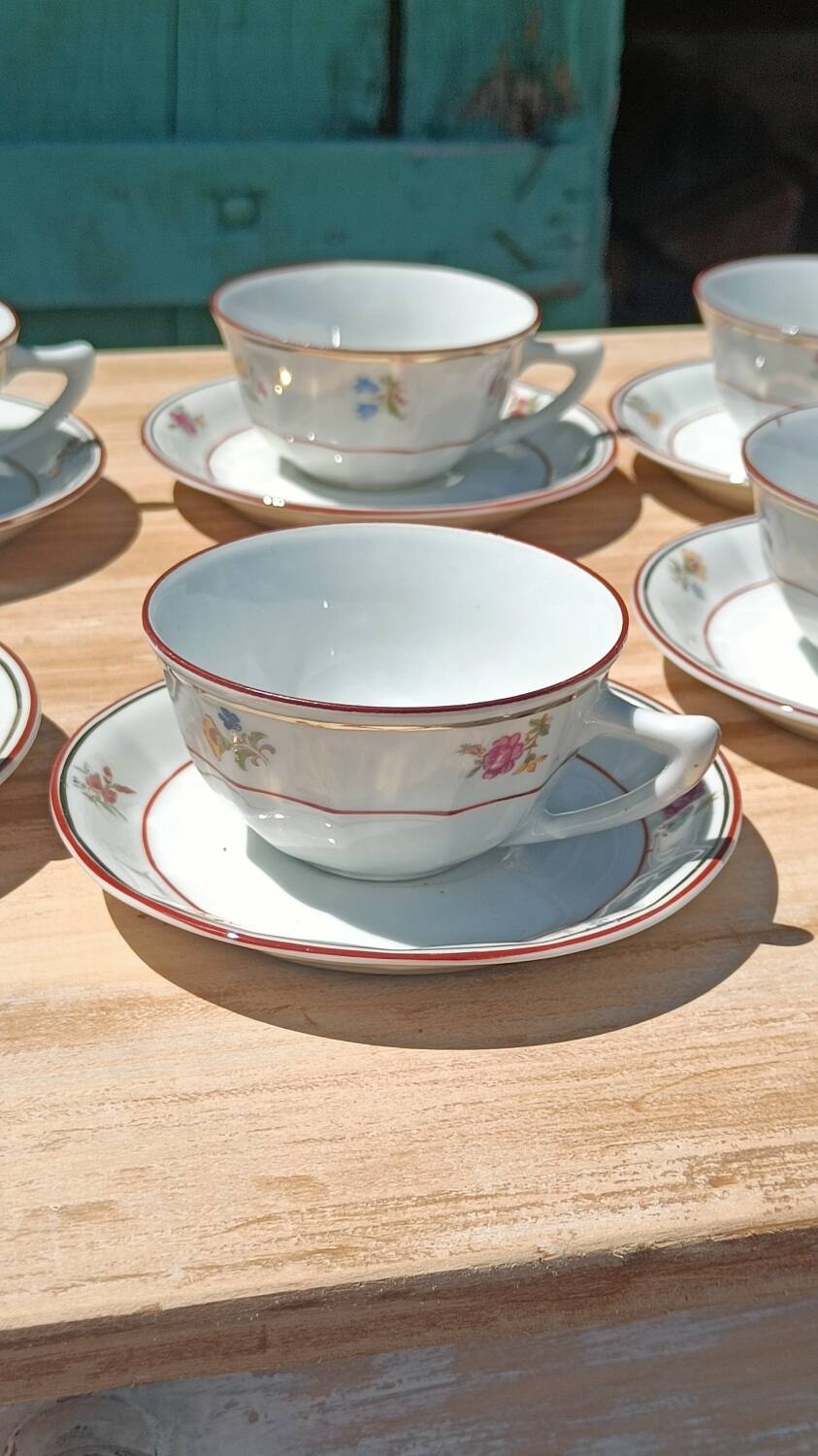 Floral porcelain cups