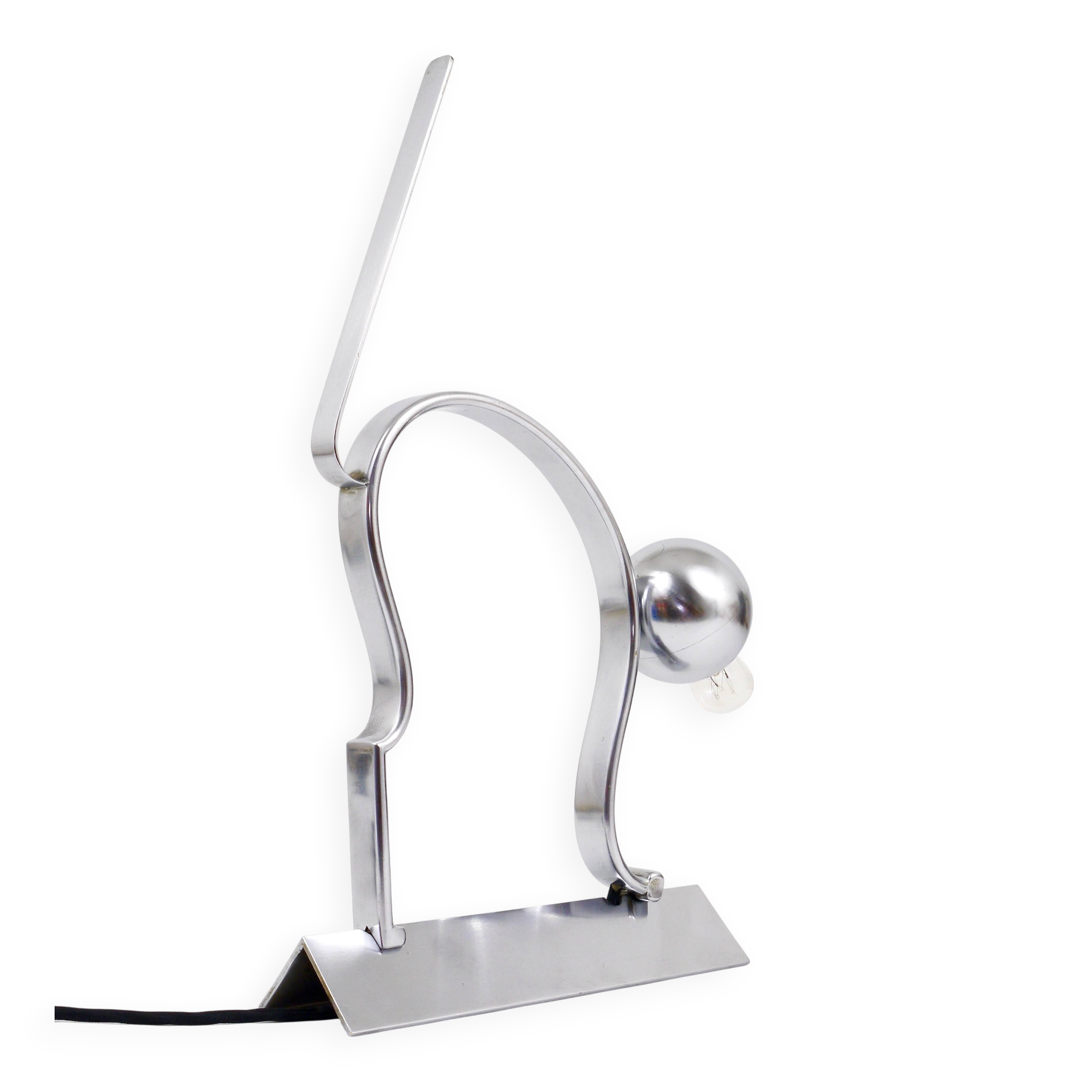 Table lamp sculpture of a cat in the Hagenauer style from the 1930s Art Deco.