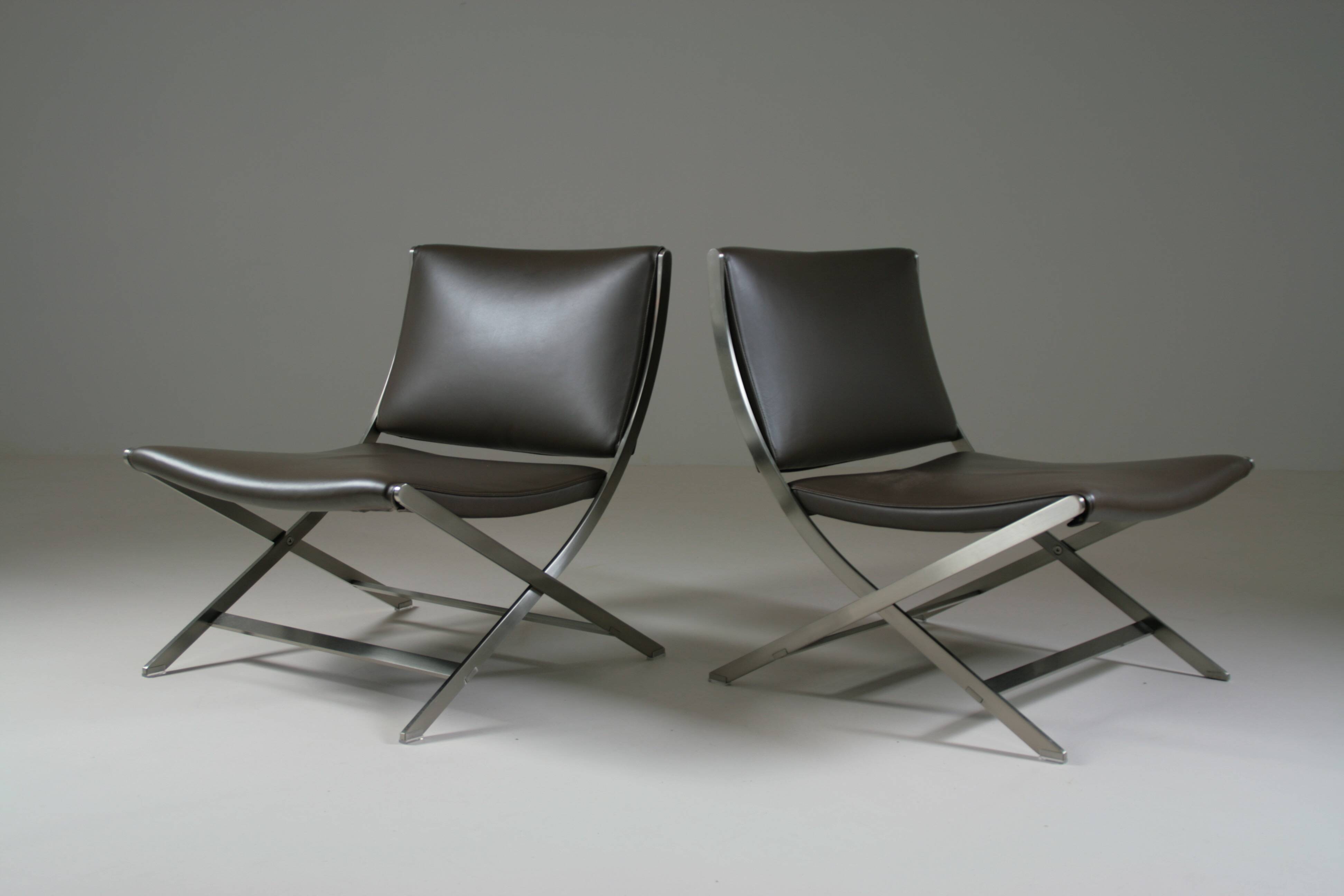 Pair of Flexform leather low chairs, Peter model, by Antonio Citterio