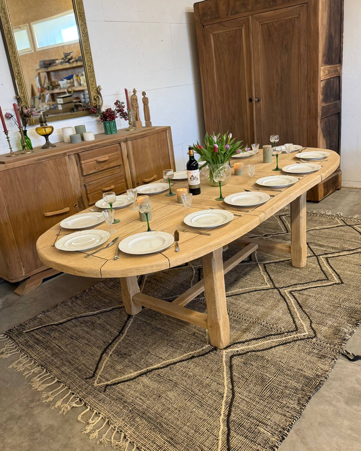 Extendable farmhouse table in solid oak