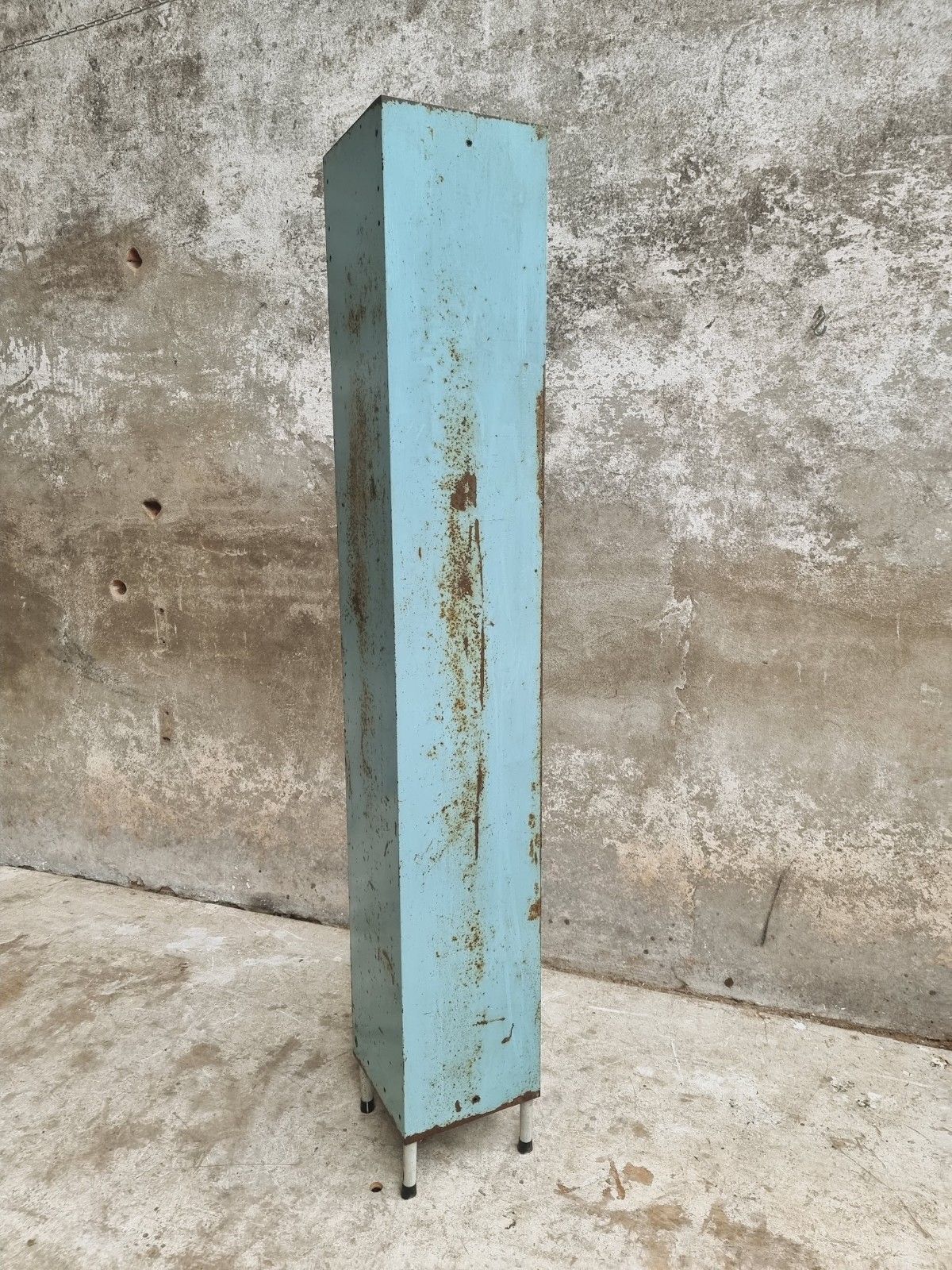 Industrial cabinet locker cabinet Oostwoud vintage blue