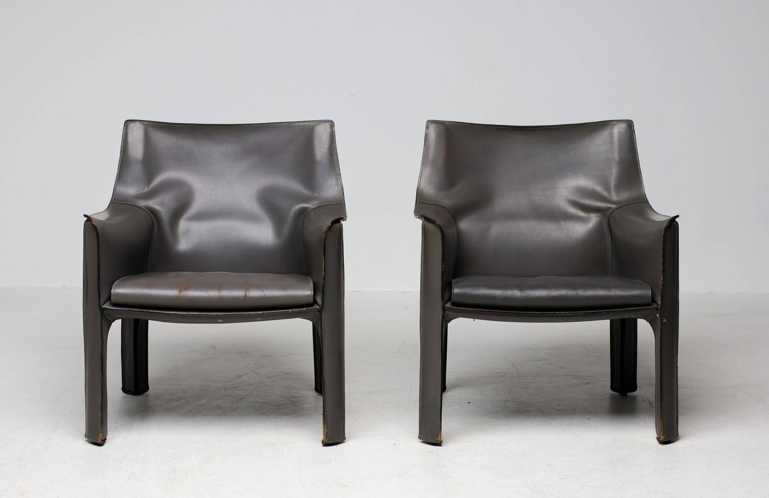 Pair of Cassina Cab 414 sun loungers in grey elephant skin by Mario Bellini.