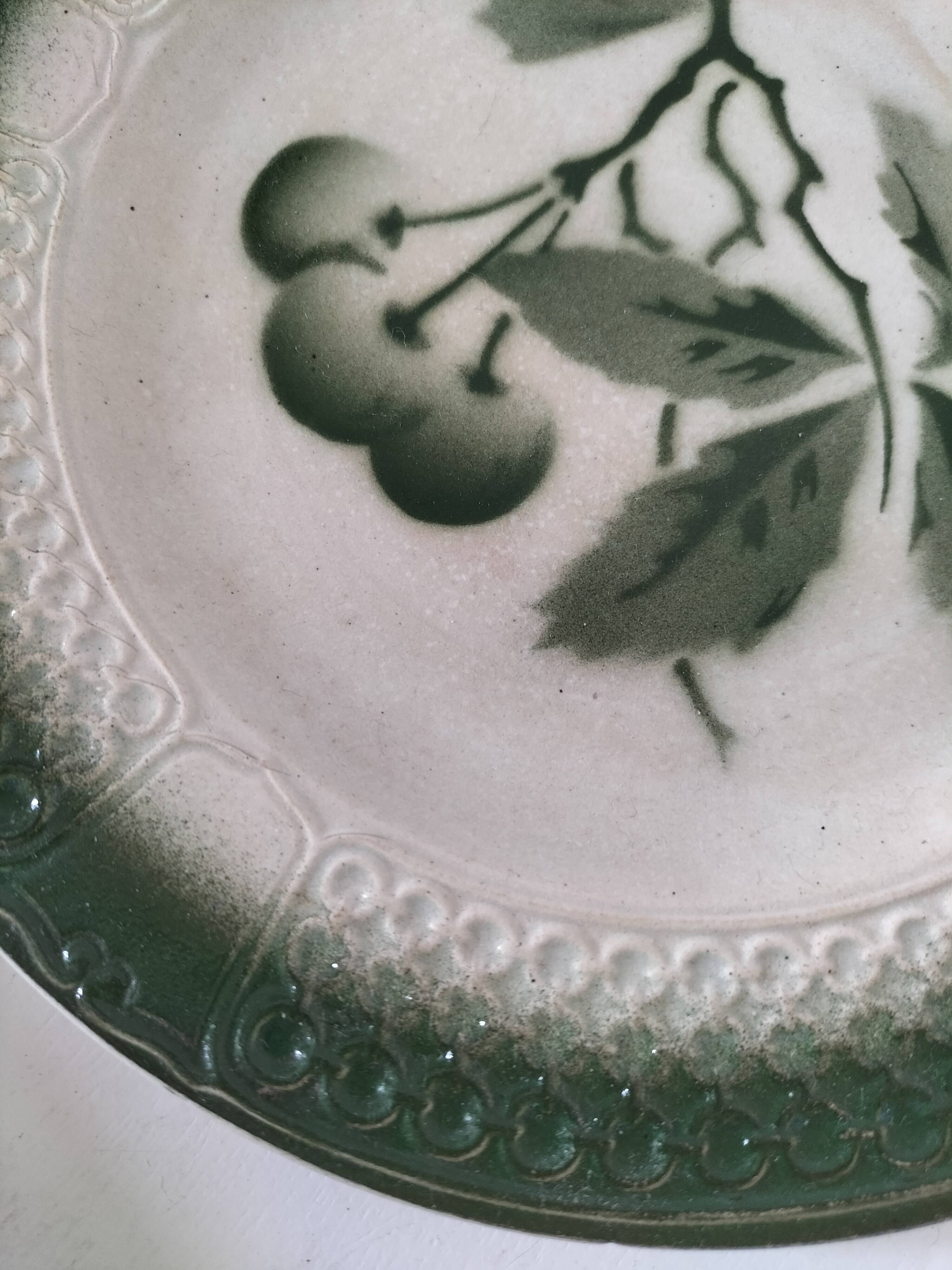 Set of 4 vintage summer fruit dessert plates.