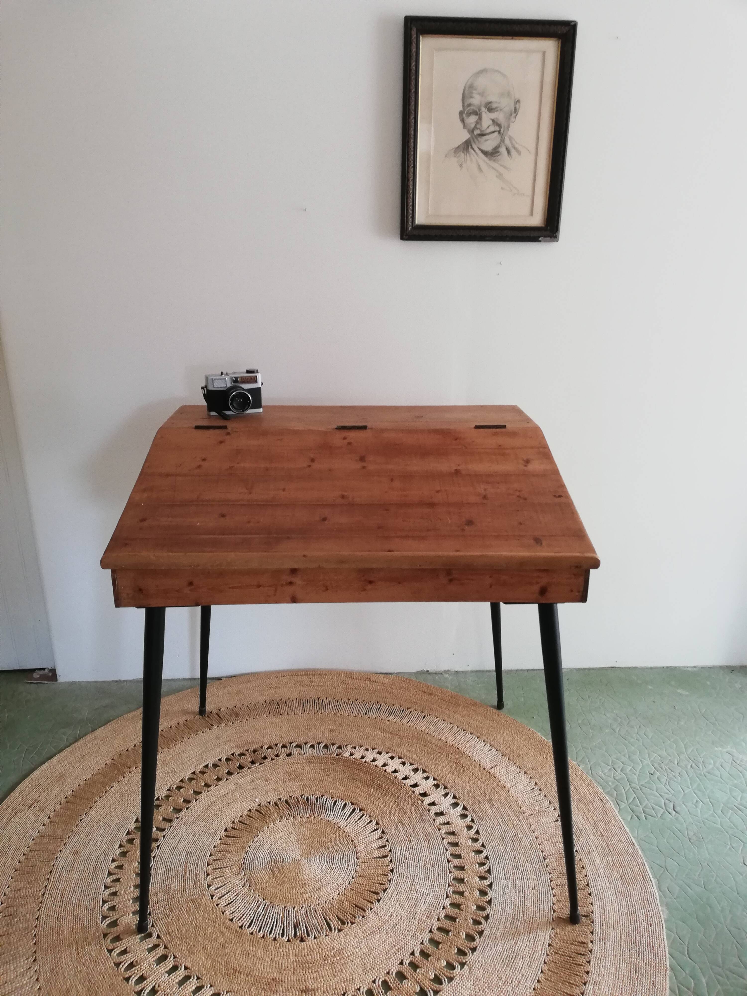 Writing desk revisits vintage 70s