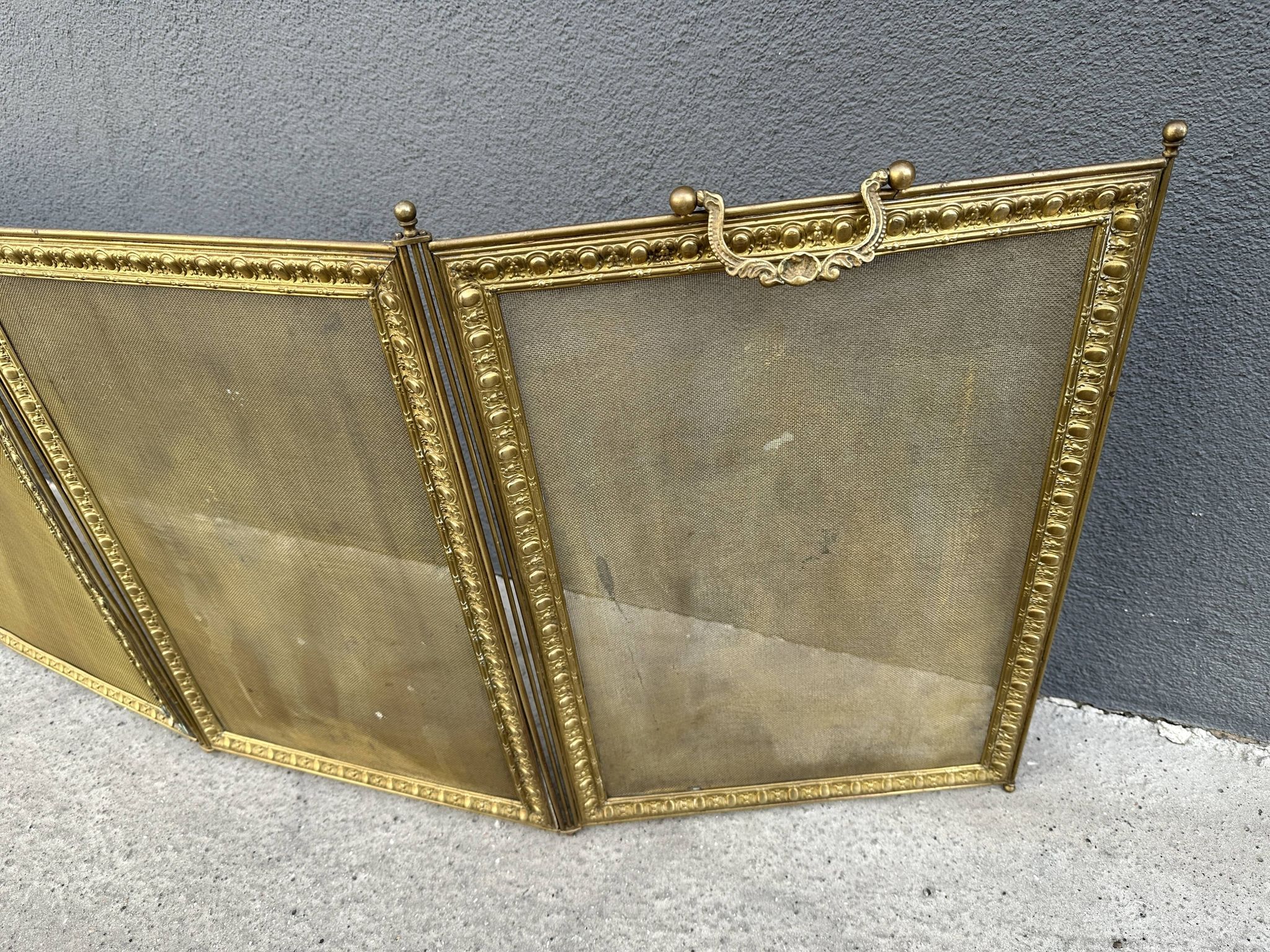 Antique brass fireplace screen from the 19th century by Bouhon Frères.