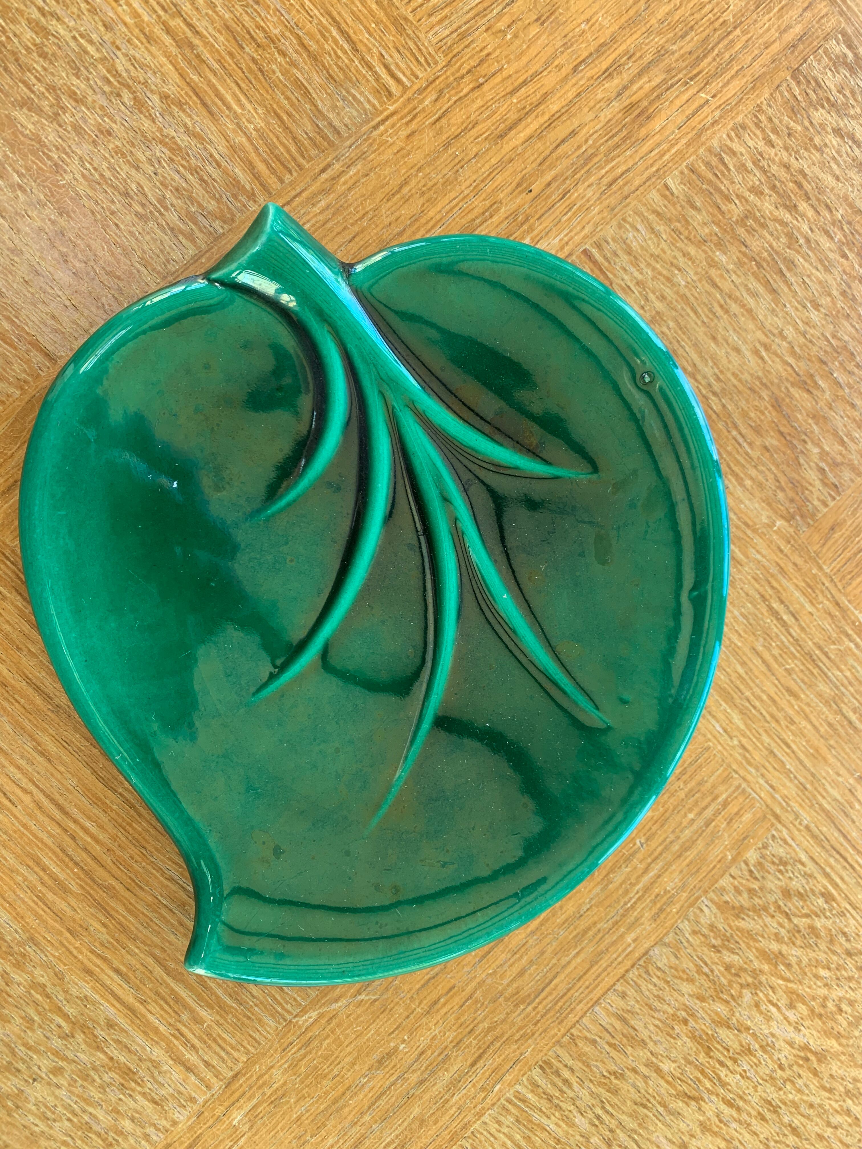 Green glazed ceramic sheet bottom, vintage slurry